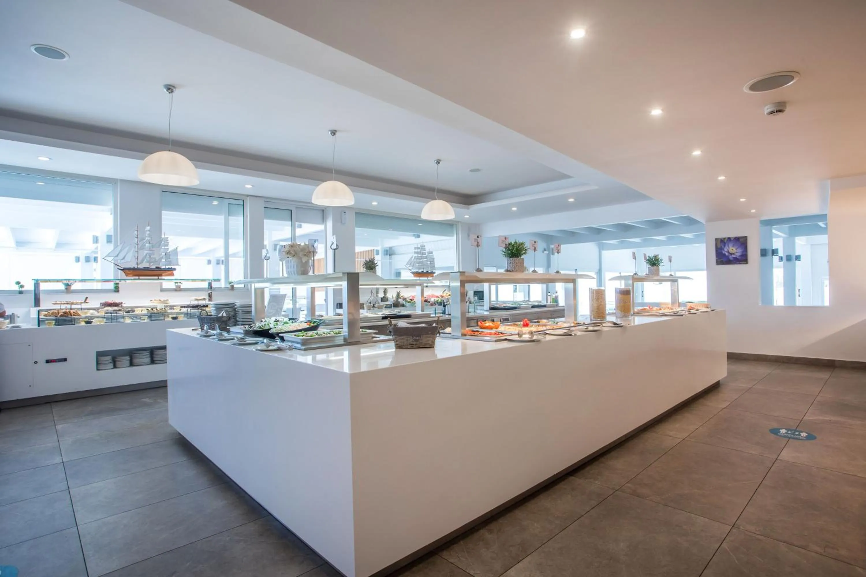 Restaurant/places to eat in Lindos White Hotel & Suites