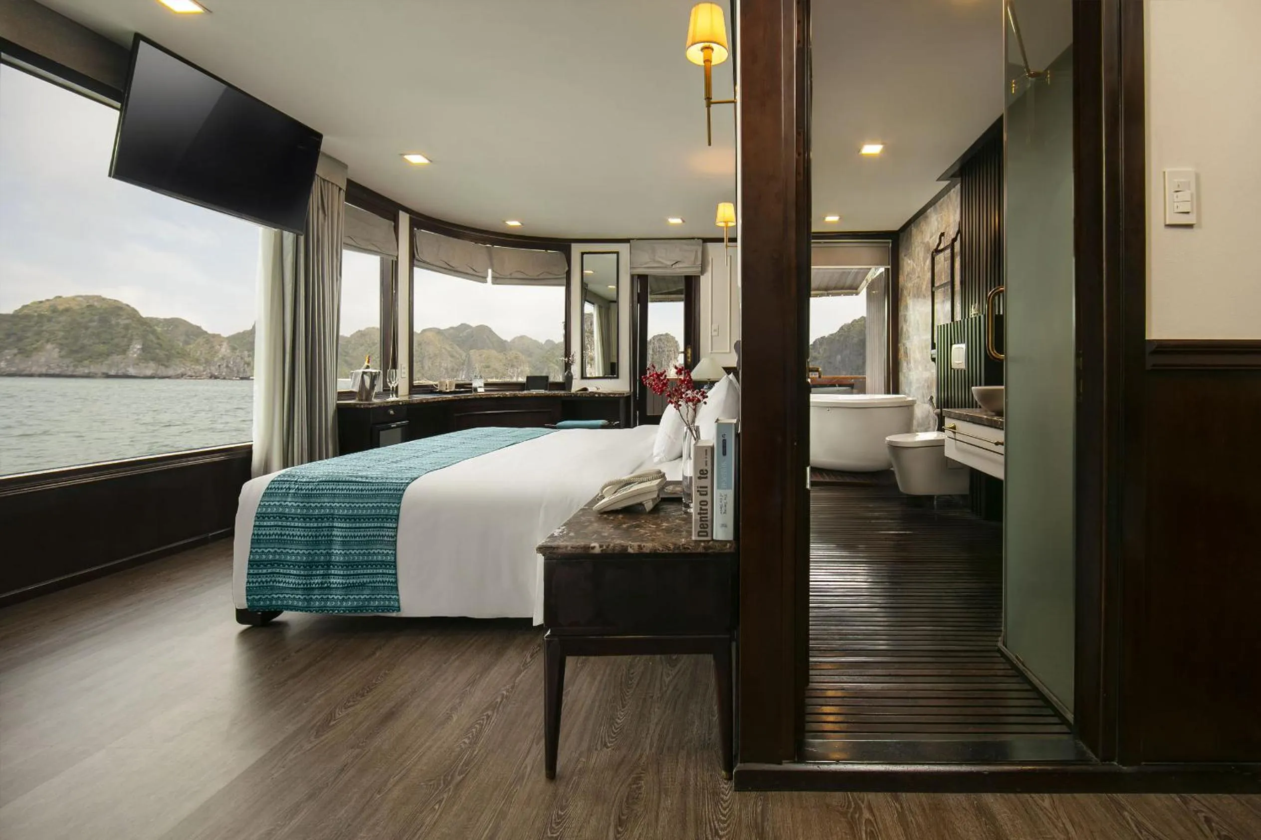 Bed in Orchid Trendy Cruise