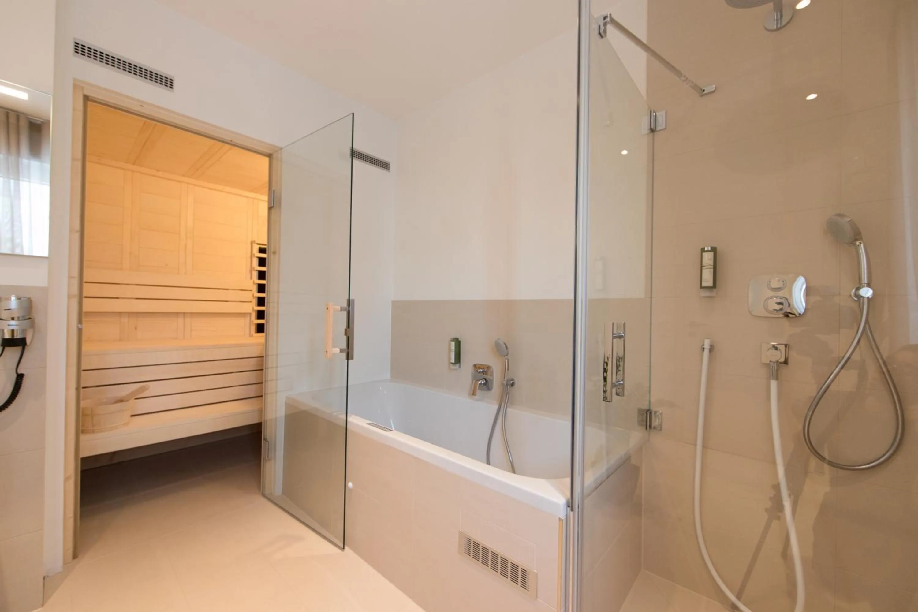 Bathroom in Vitus Steyr Hotel & SPA Suites