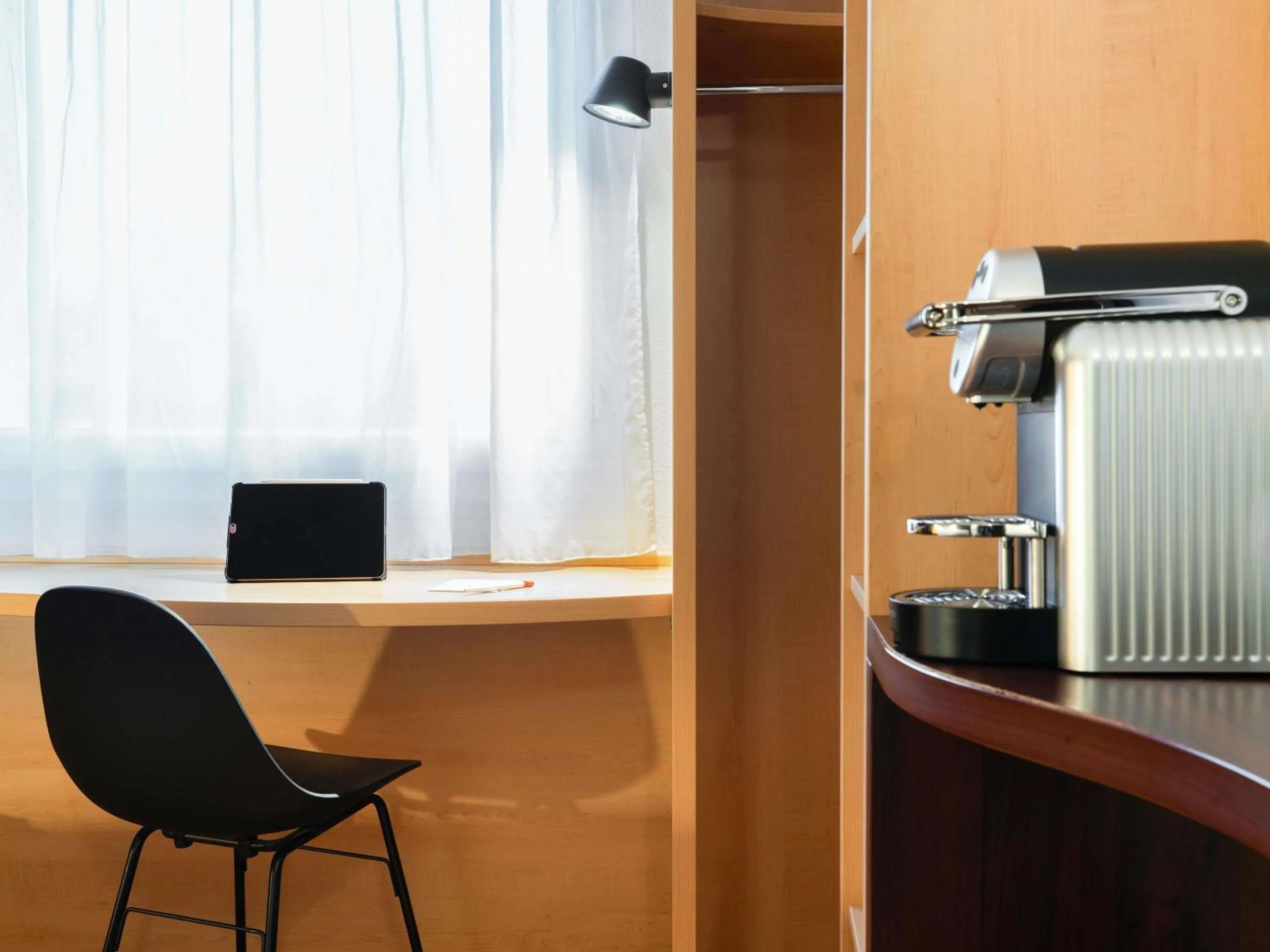 Bedroom in ibis Genève Petit Lancy