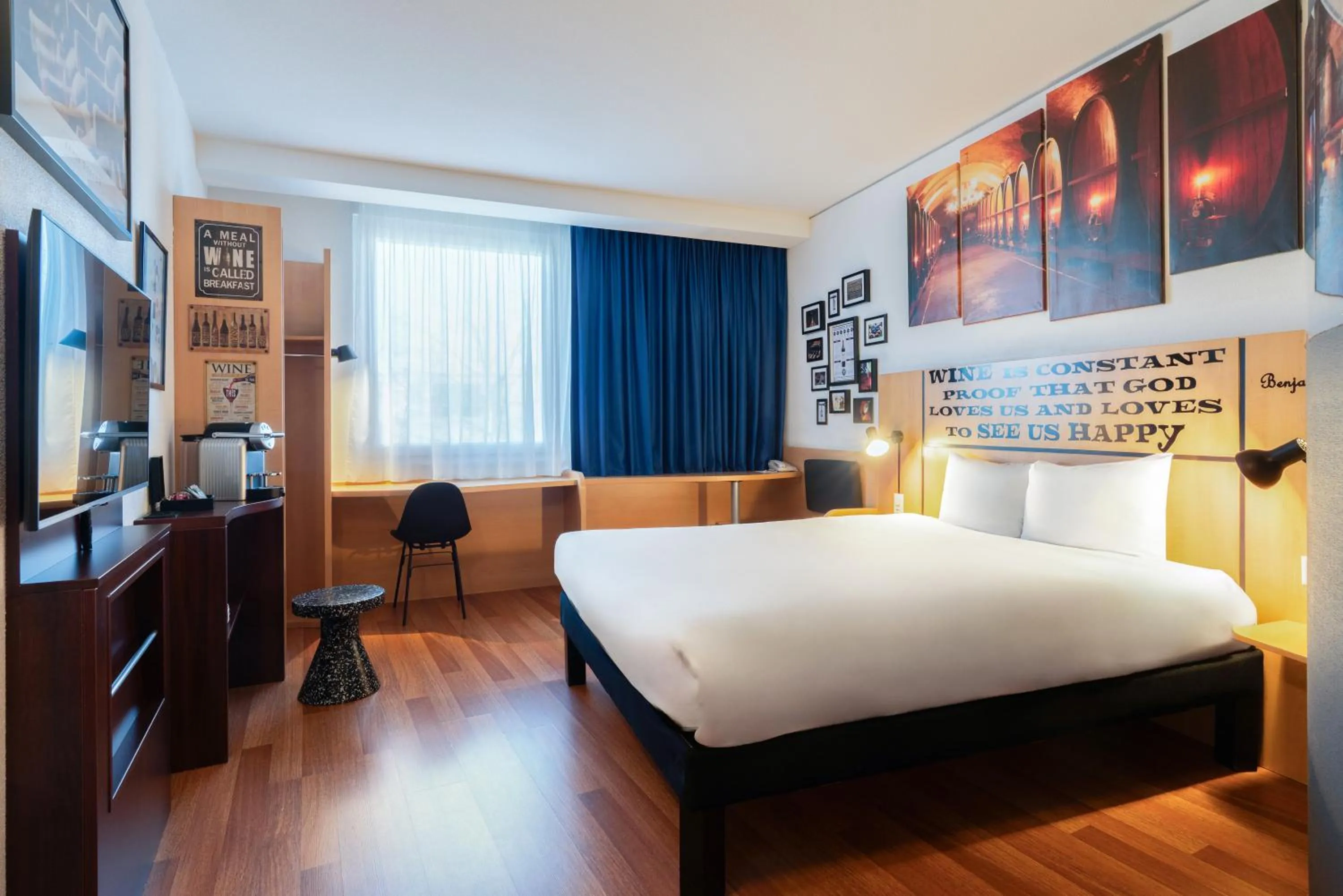 Photo of the whole room, Bed in ibis Genève Petit Lancy