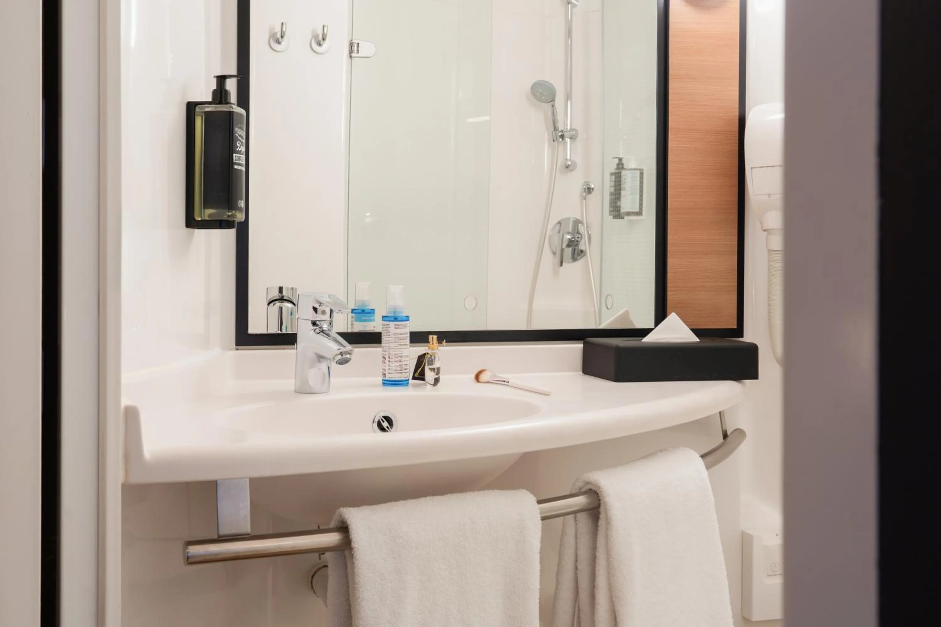 Bathroom in ibis Genève Petit Lancy