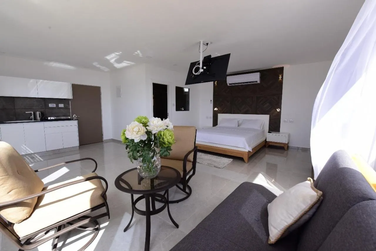 Shower, Bed in Presidential Penthouse