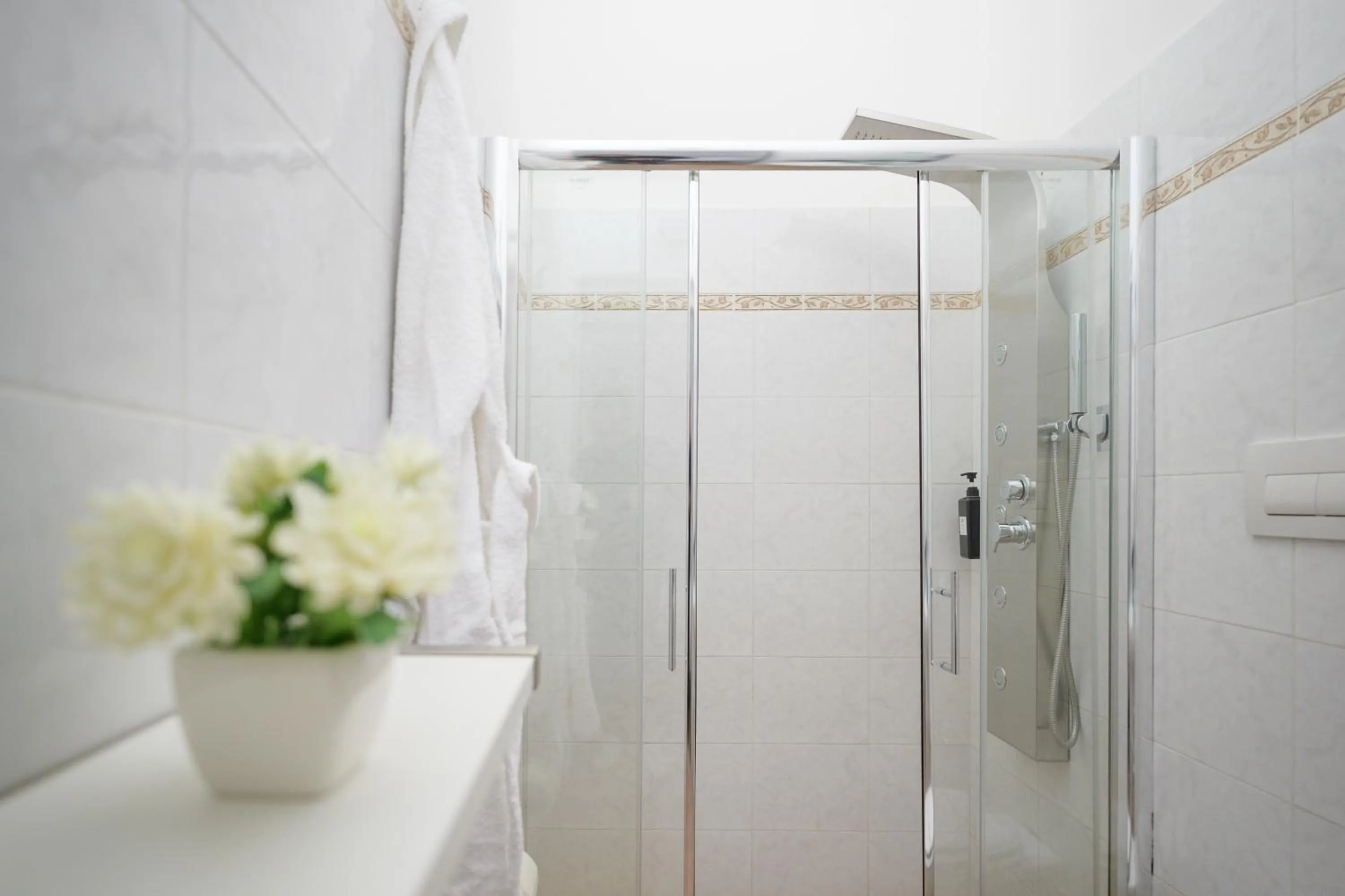 Shower in BED&BREAD Piazza 'Nzegna