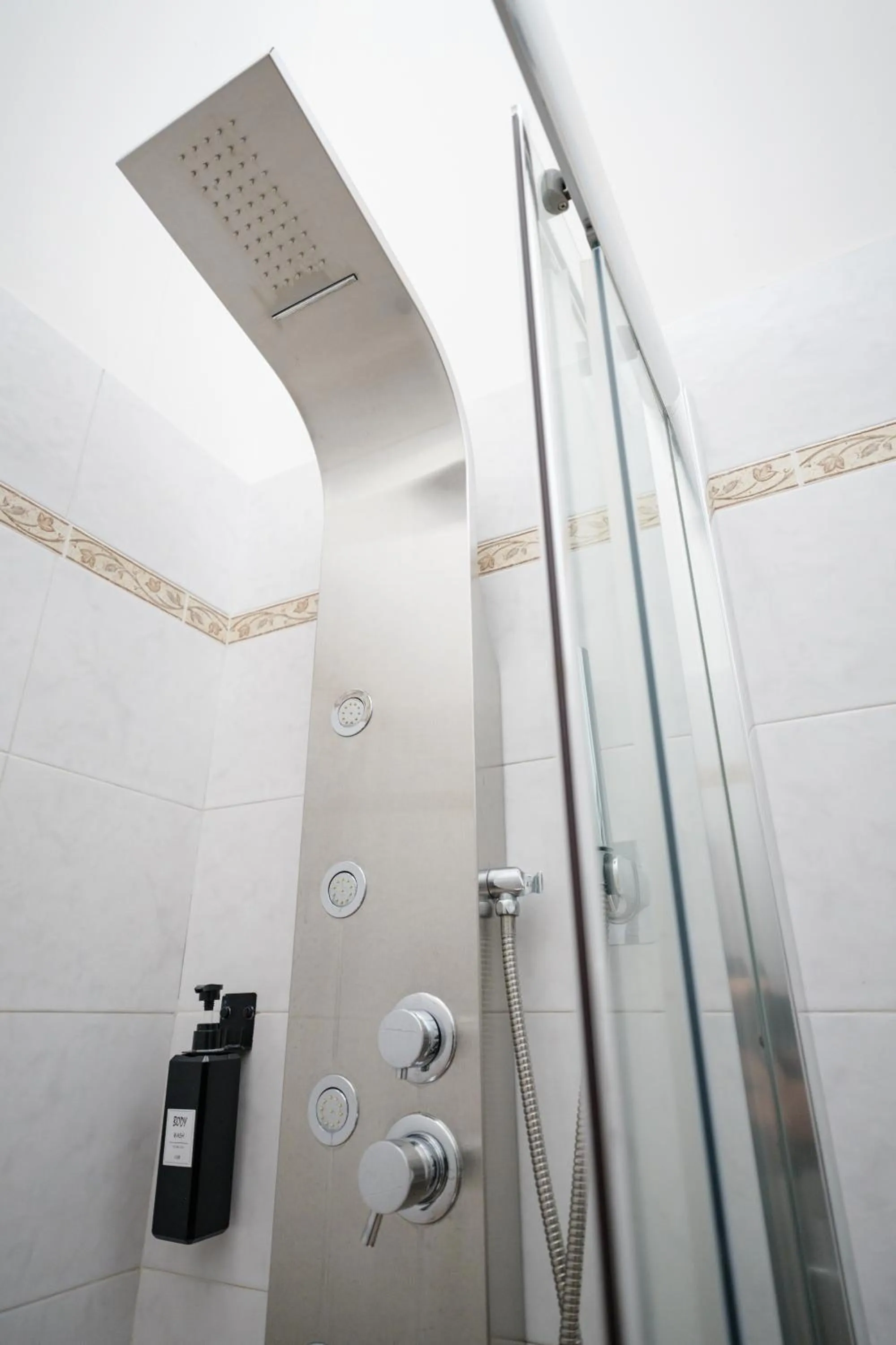 Shower in BED&BREAD Piazza 'Nzegna