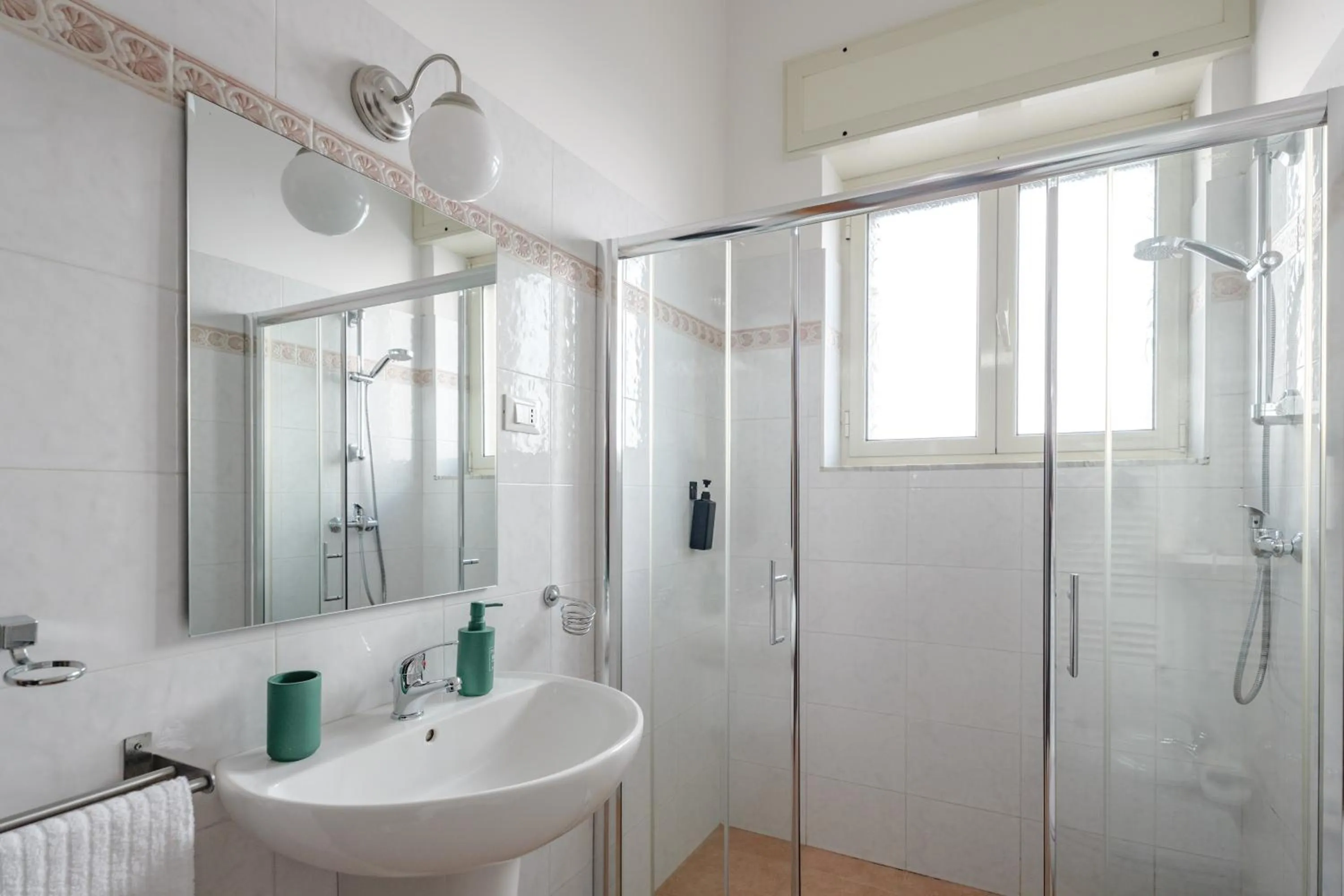 Shower in BED&BREAD Piazza 'Nzegna