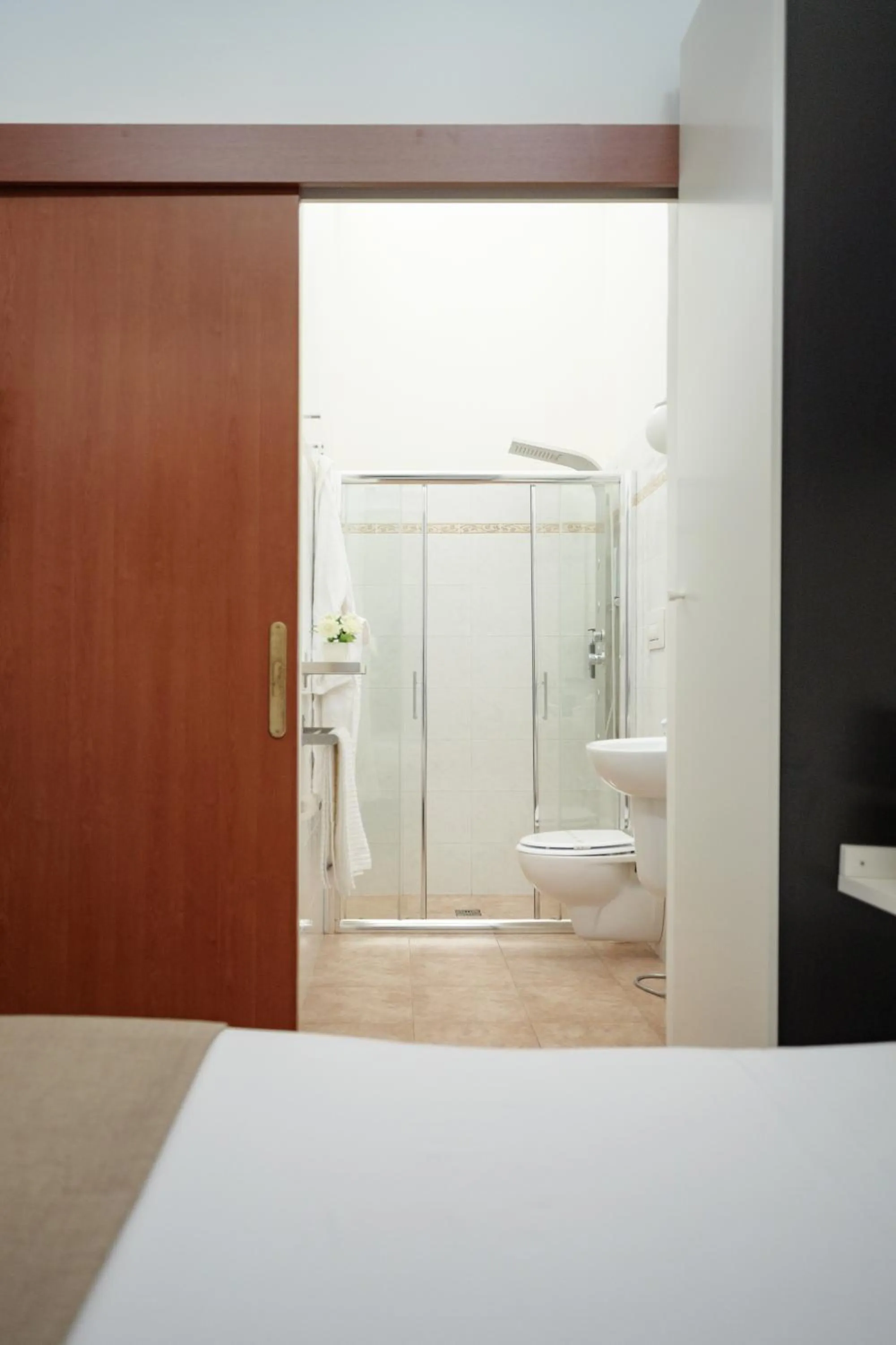 Shower in BED&BREAD Piazza 'Nzegna