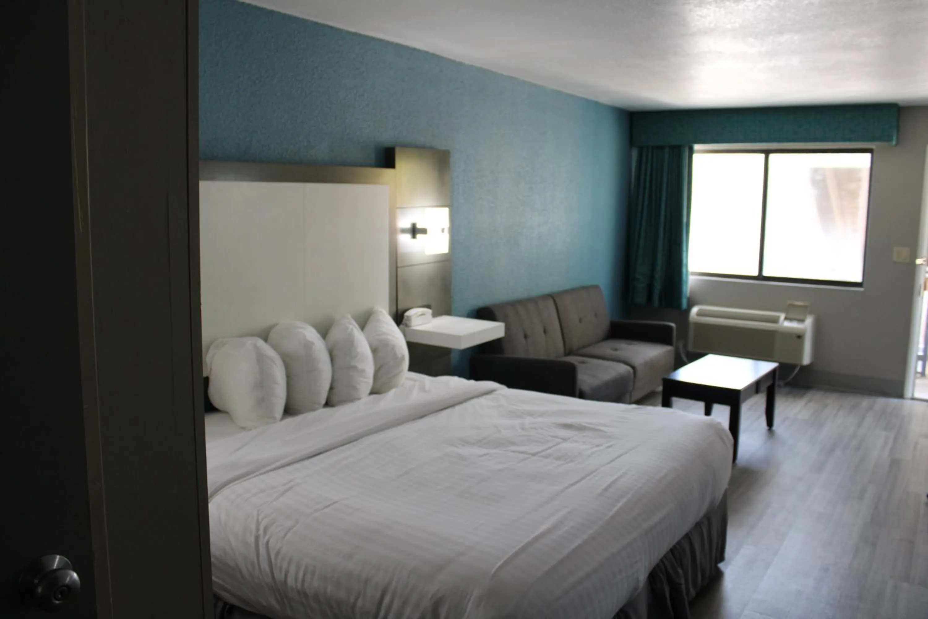 Bedroom, Bed in Village Inn Destin