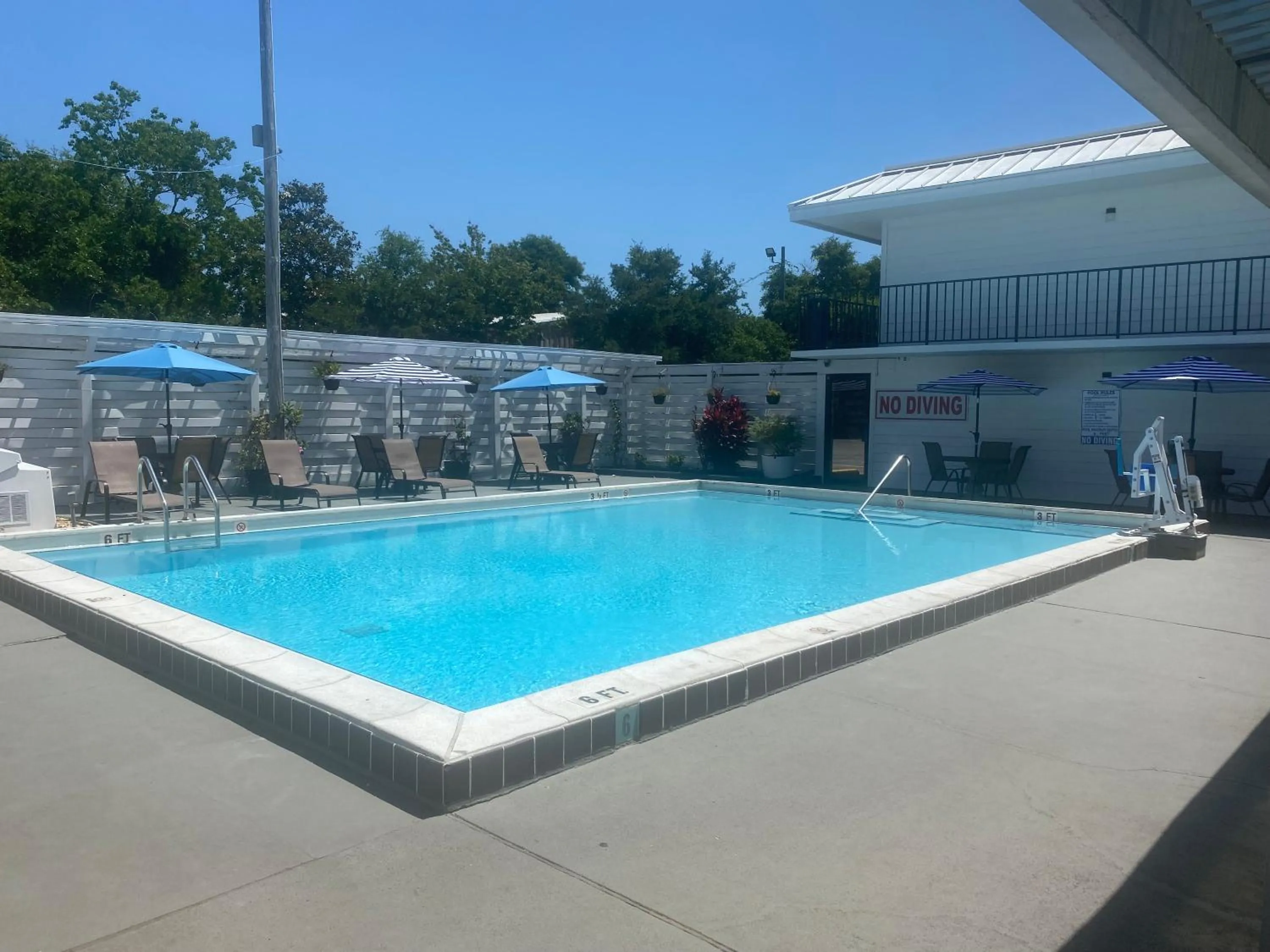 Swimming pool in Village Inn Destin