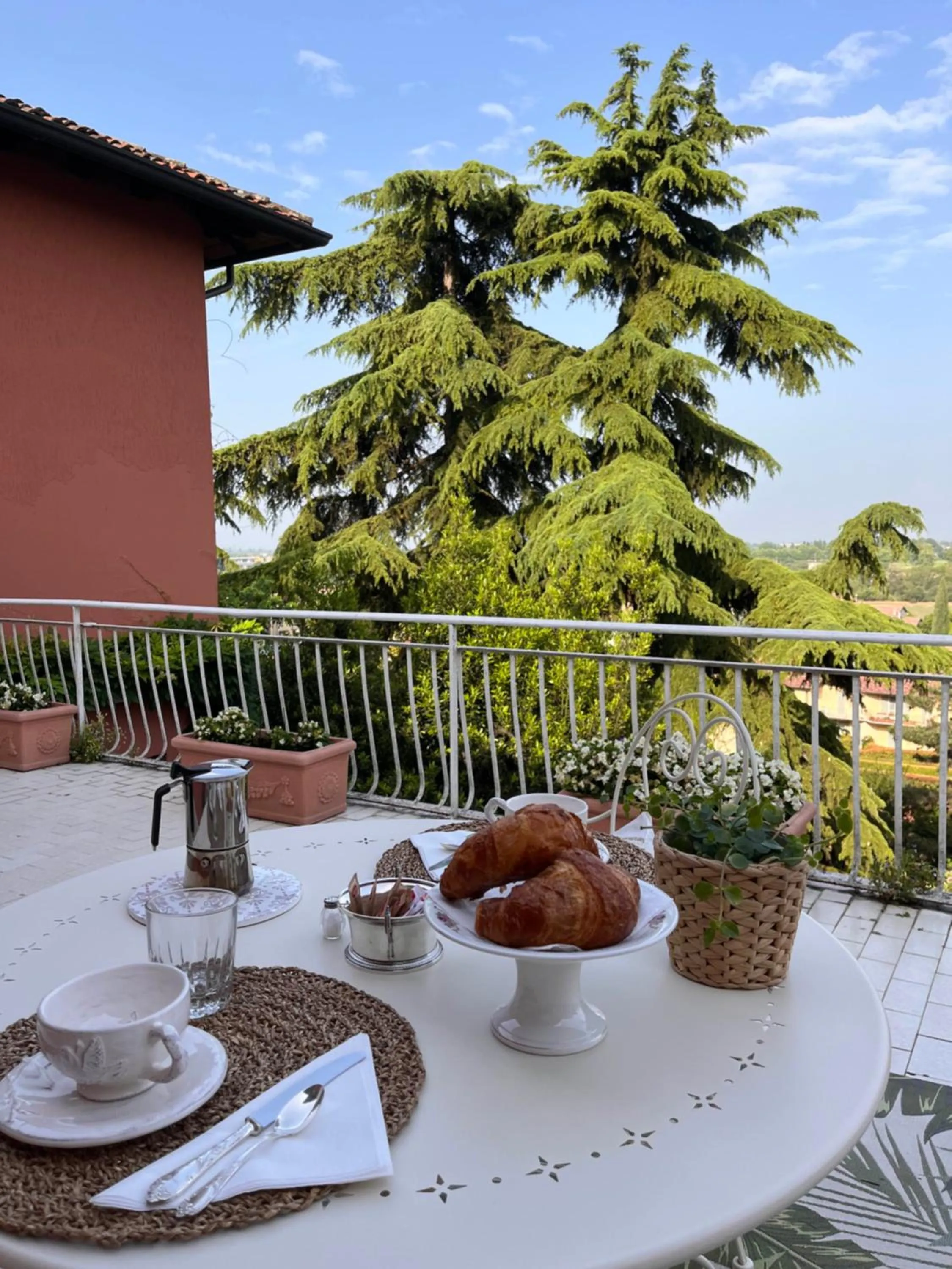 Breakfast in Villa House and Garden B&B