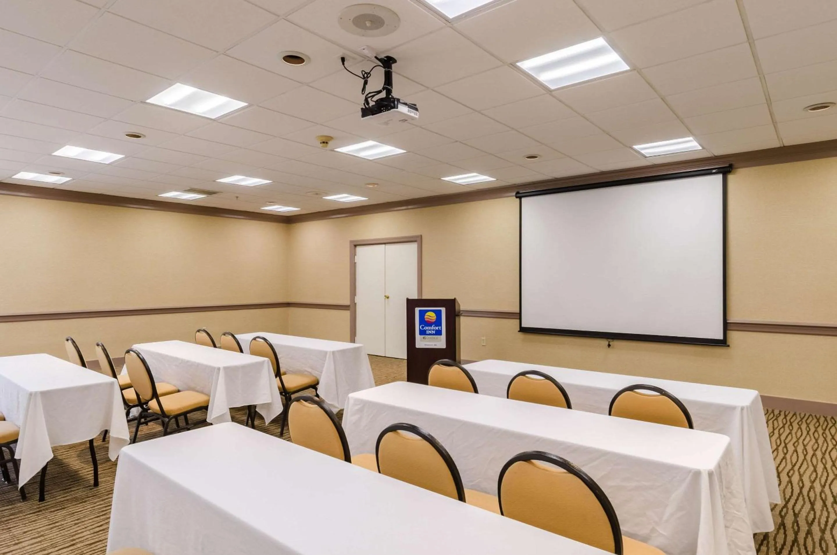 Meeting/conference room in Comfort Inn Randolph-Boston