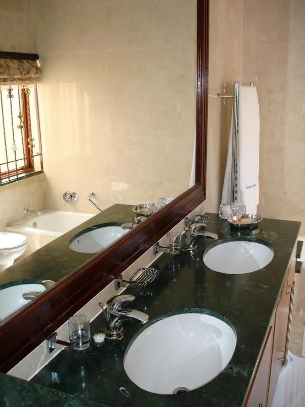 Kosmos Manor Guest House