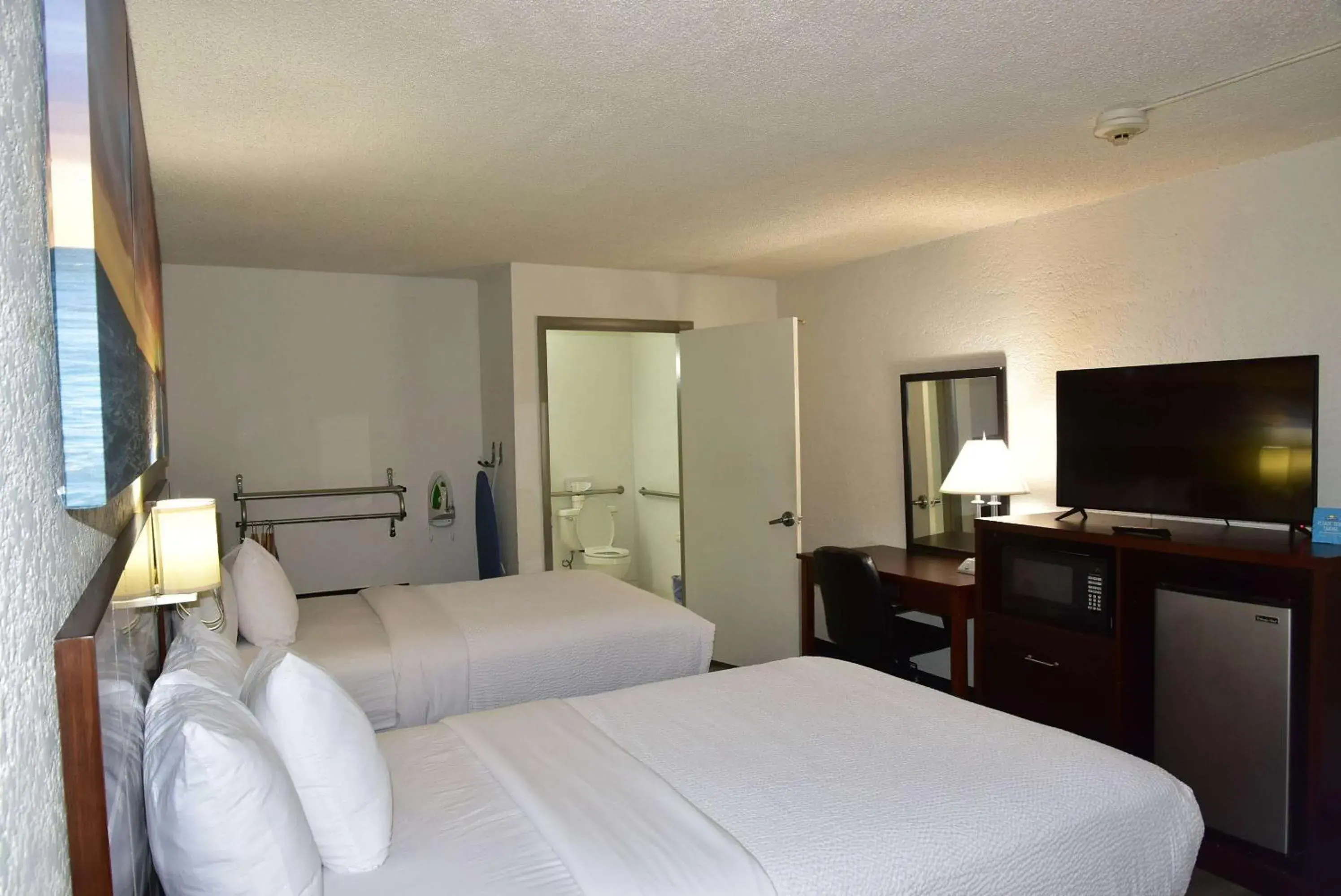 Standard Double Room with Pool View - Non-Smoking in Days Inn by Wyndham Stuart Standard Double Room with Pool View - Non-Smoking in Days Inn by Wyndham Stuart