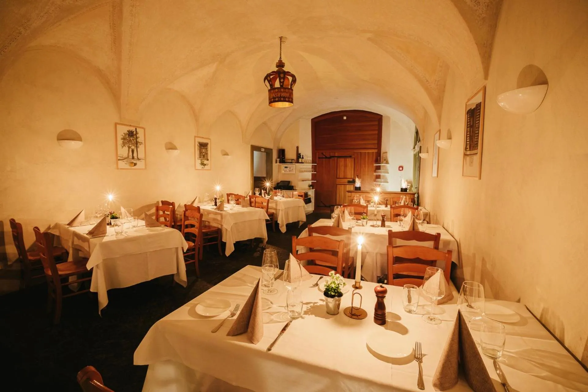 Restaurant/places to eat in Historic Hotel Albrici