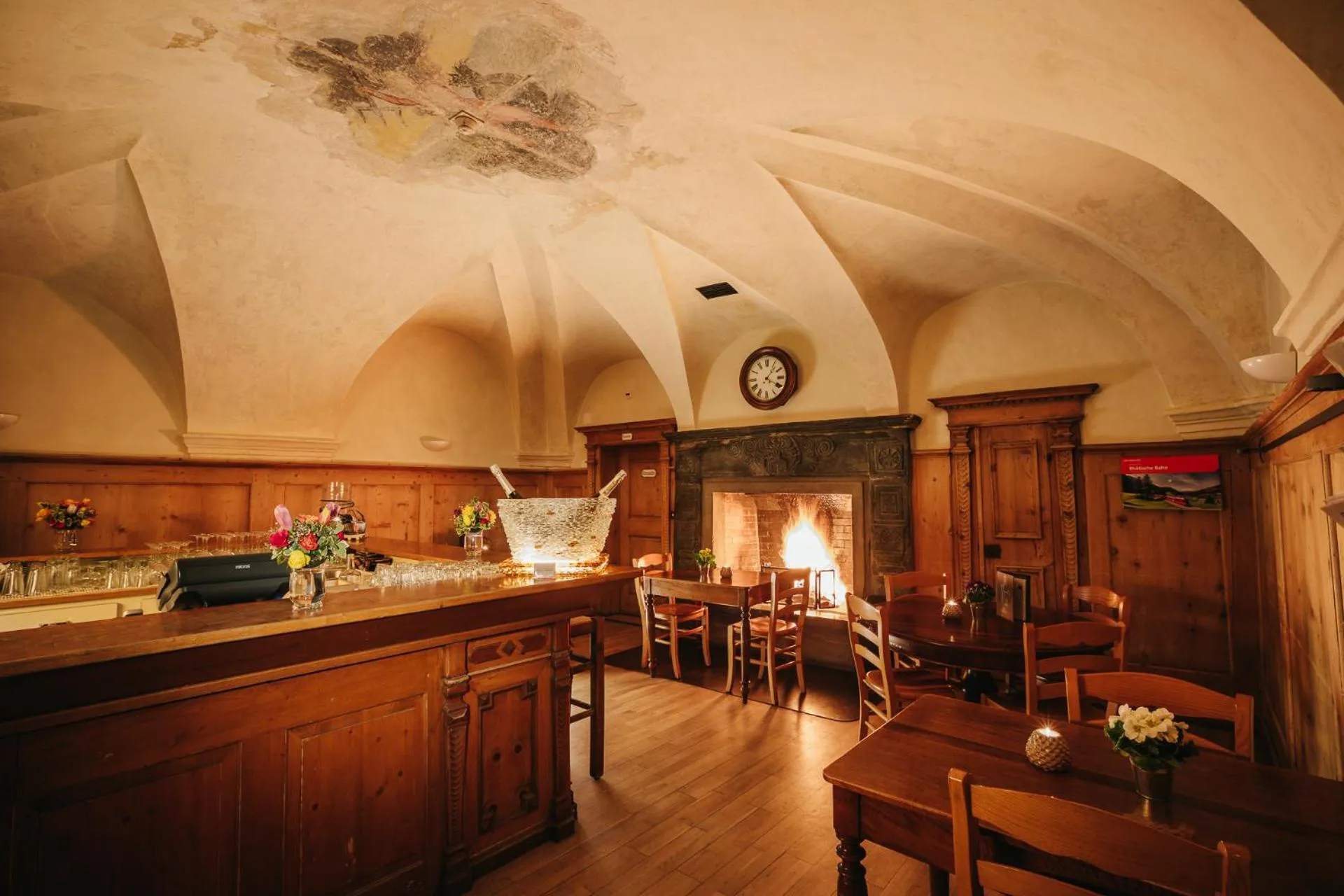 Restaurant/places to eat in Historic Hotel Albrici