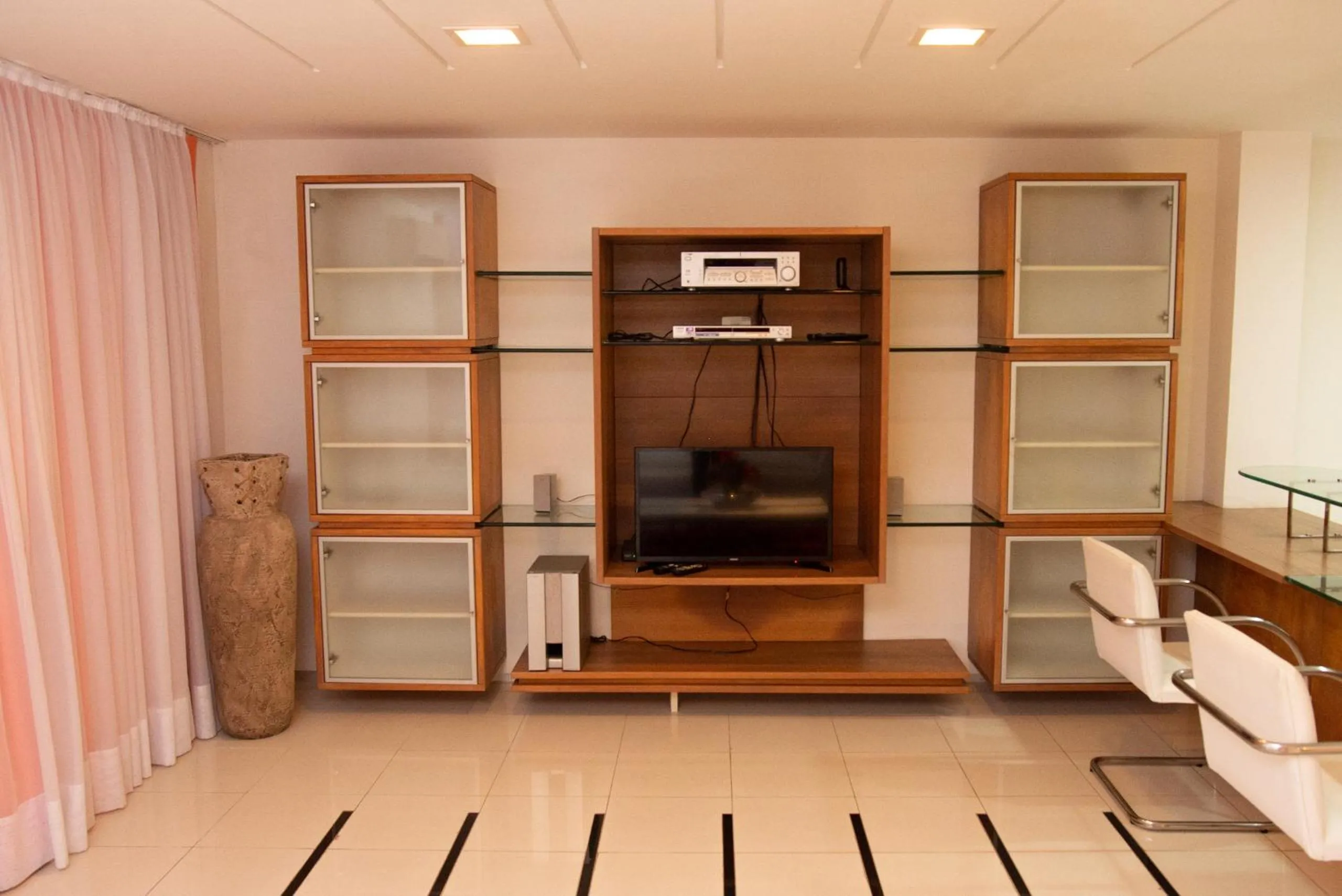 TV and multimedia in VOA Ambassador Flat