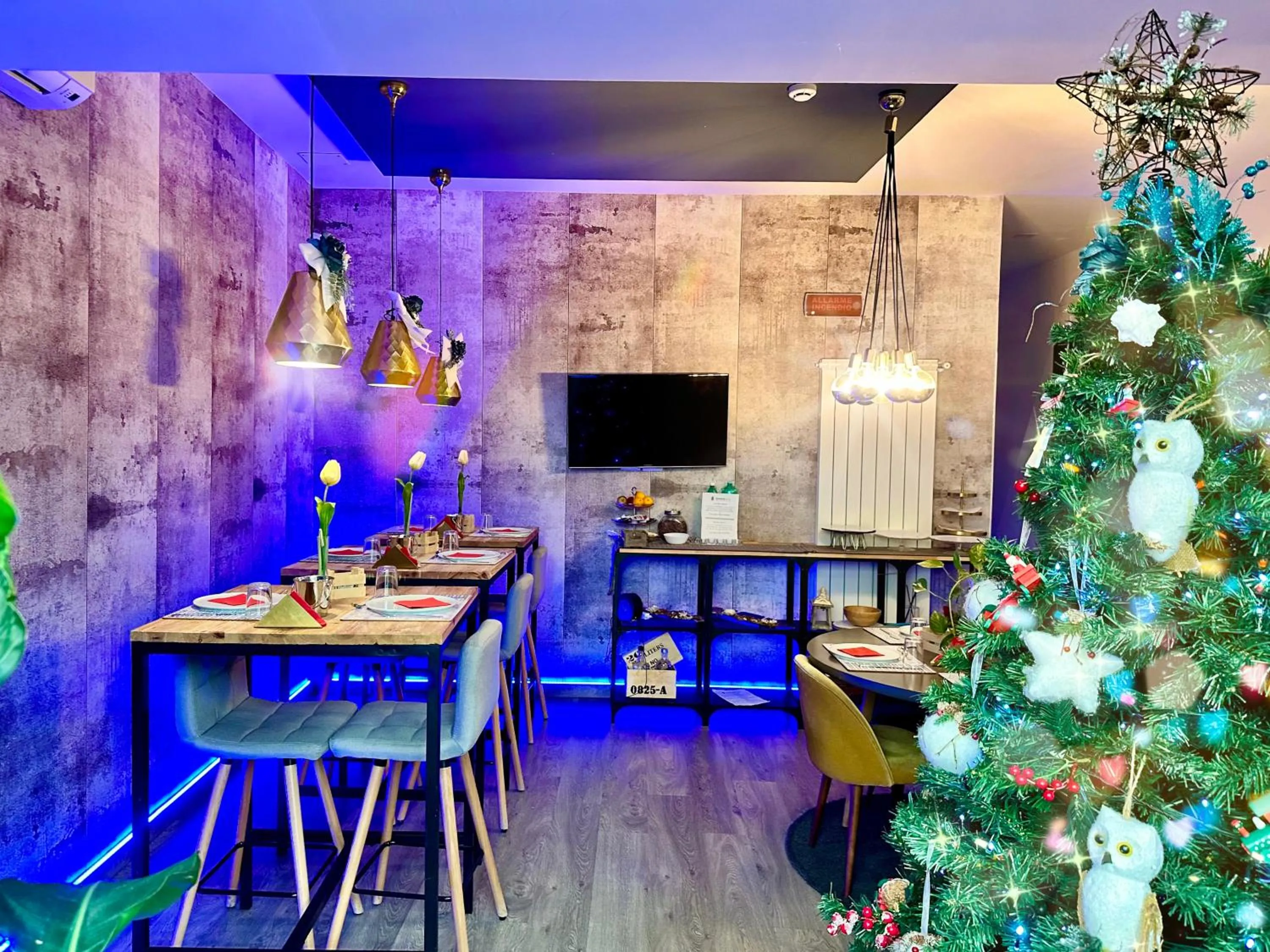 Communal lounge/ TV room in Bourbon House