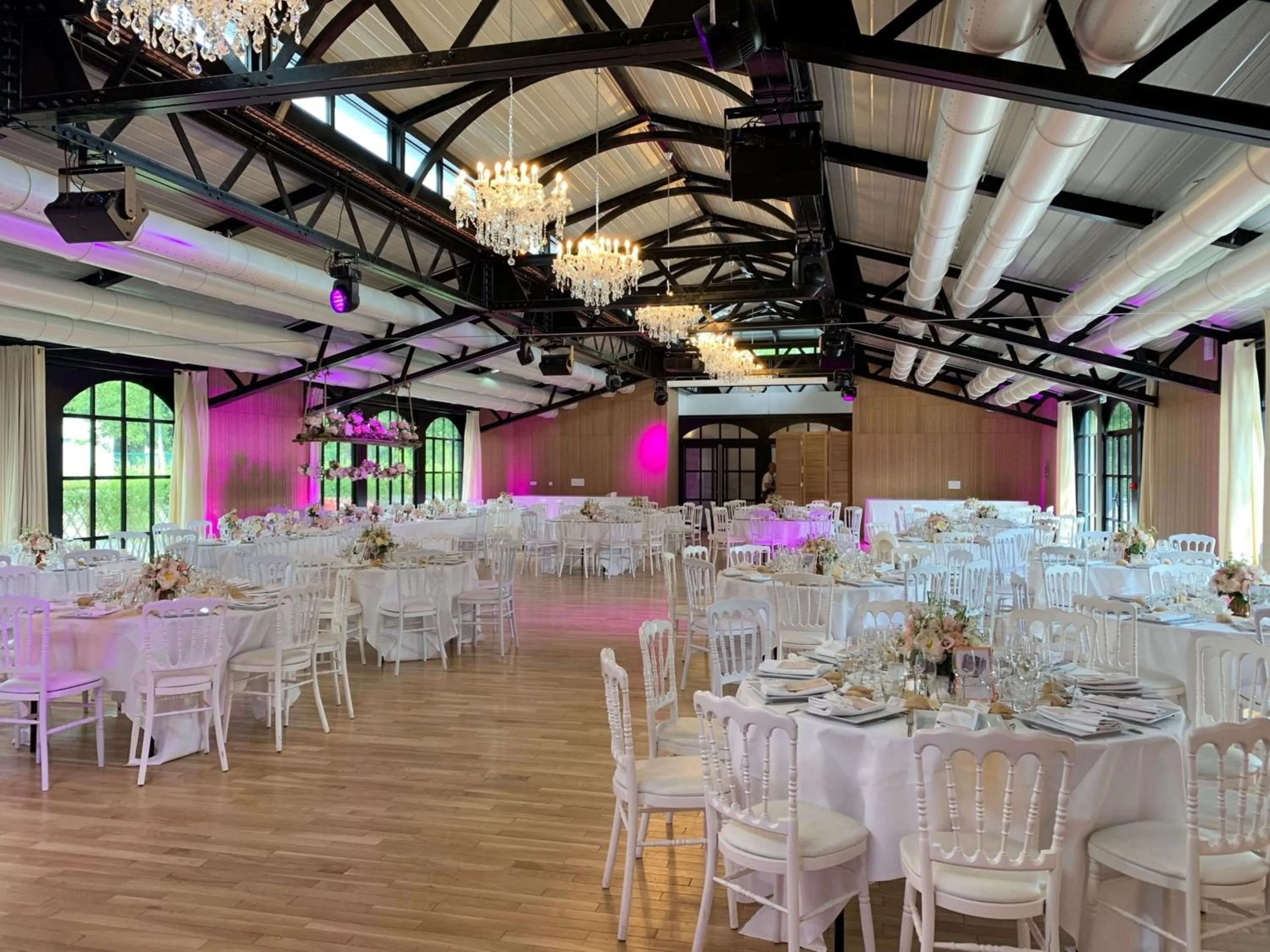 wedding in Le Relais de La Malmaison, a member of Radisson Individuals