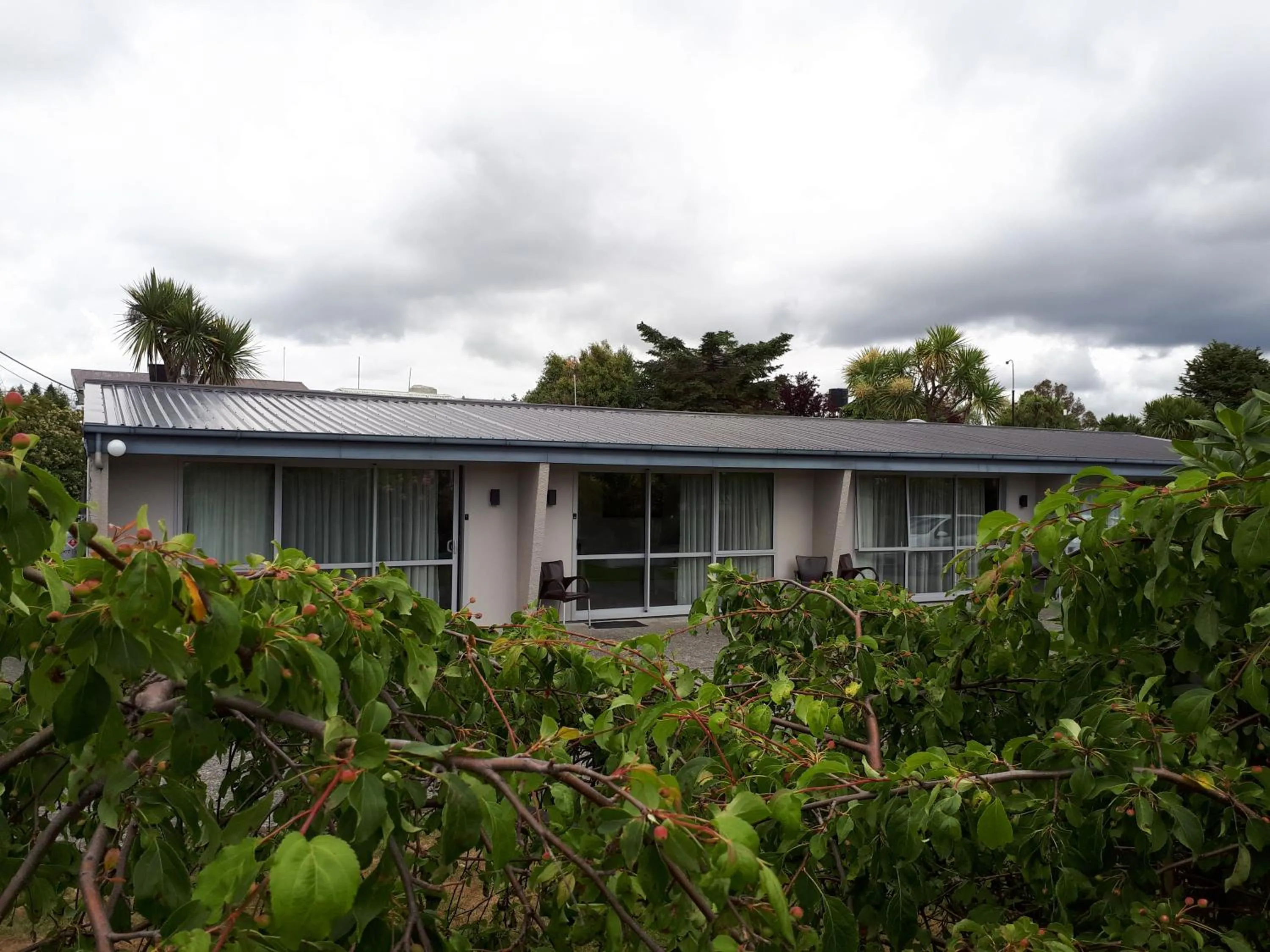 Facade/entrance in Edgewater Motel