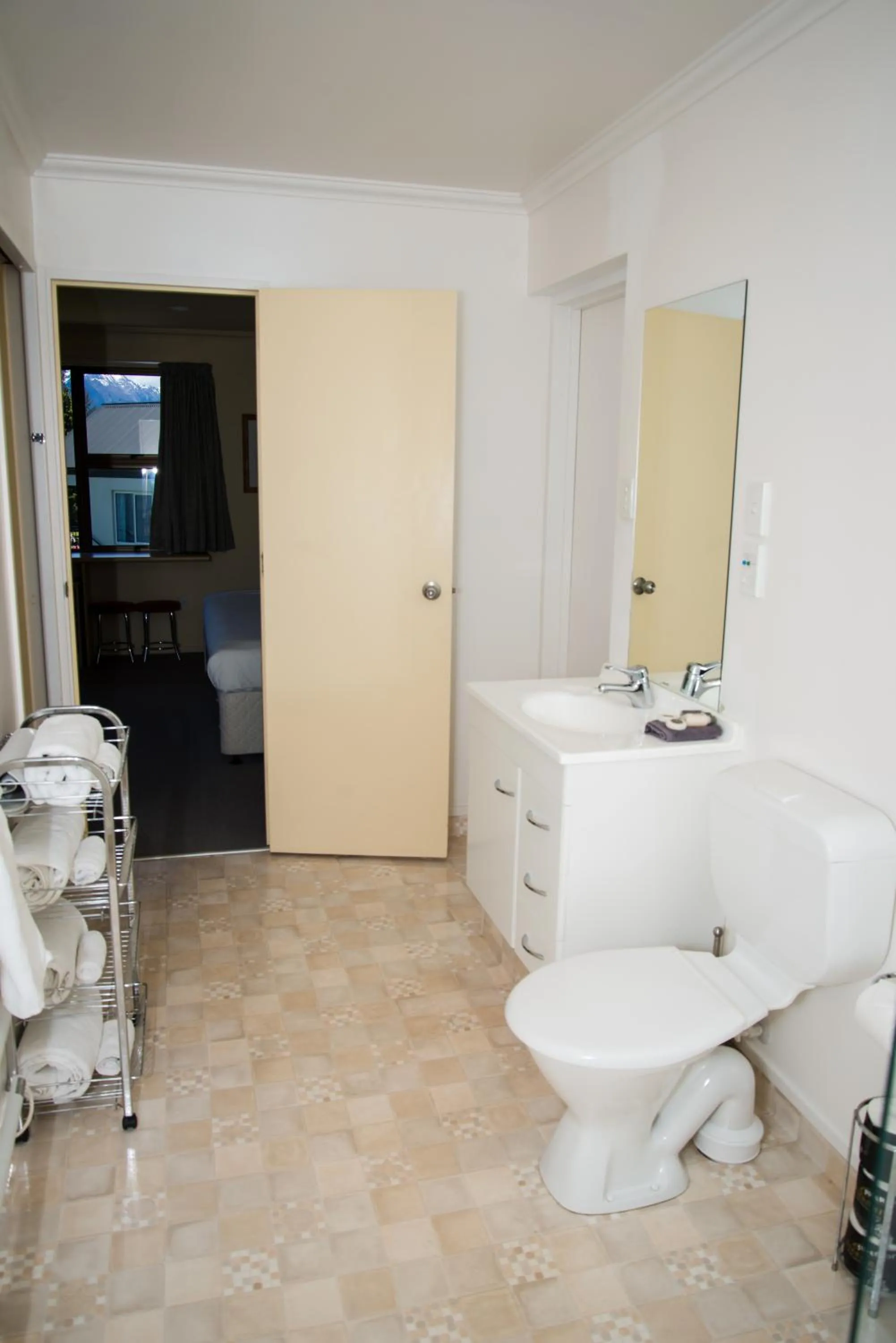 Bathroom in Edgewater Motel