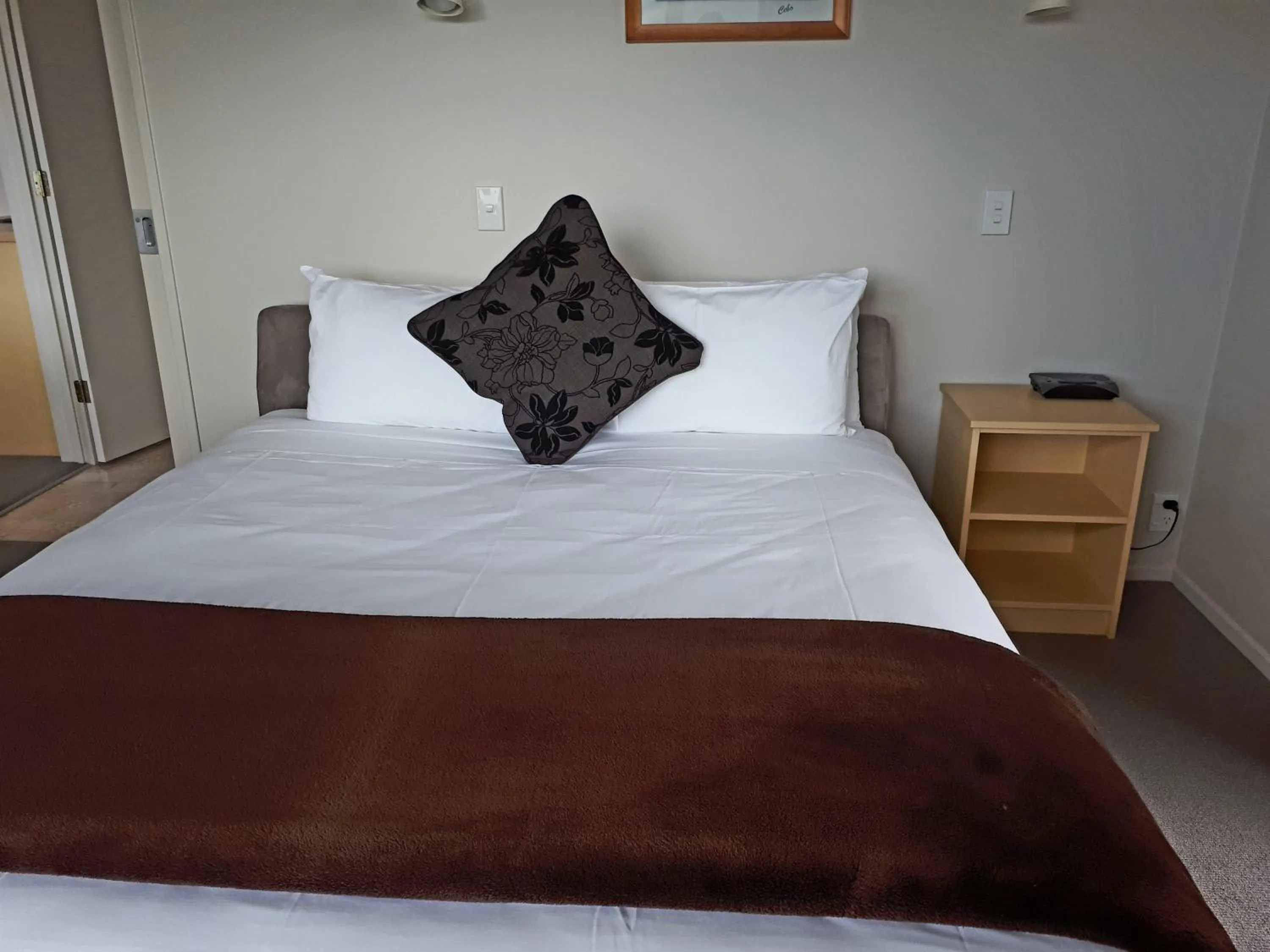 Bed in Edgewater Motel