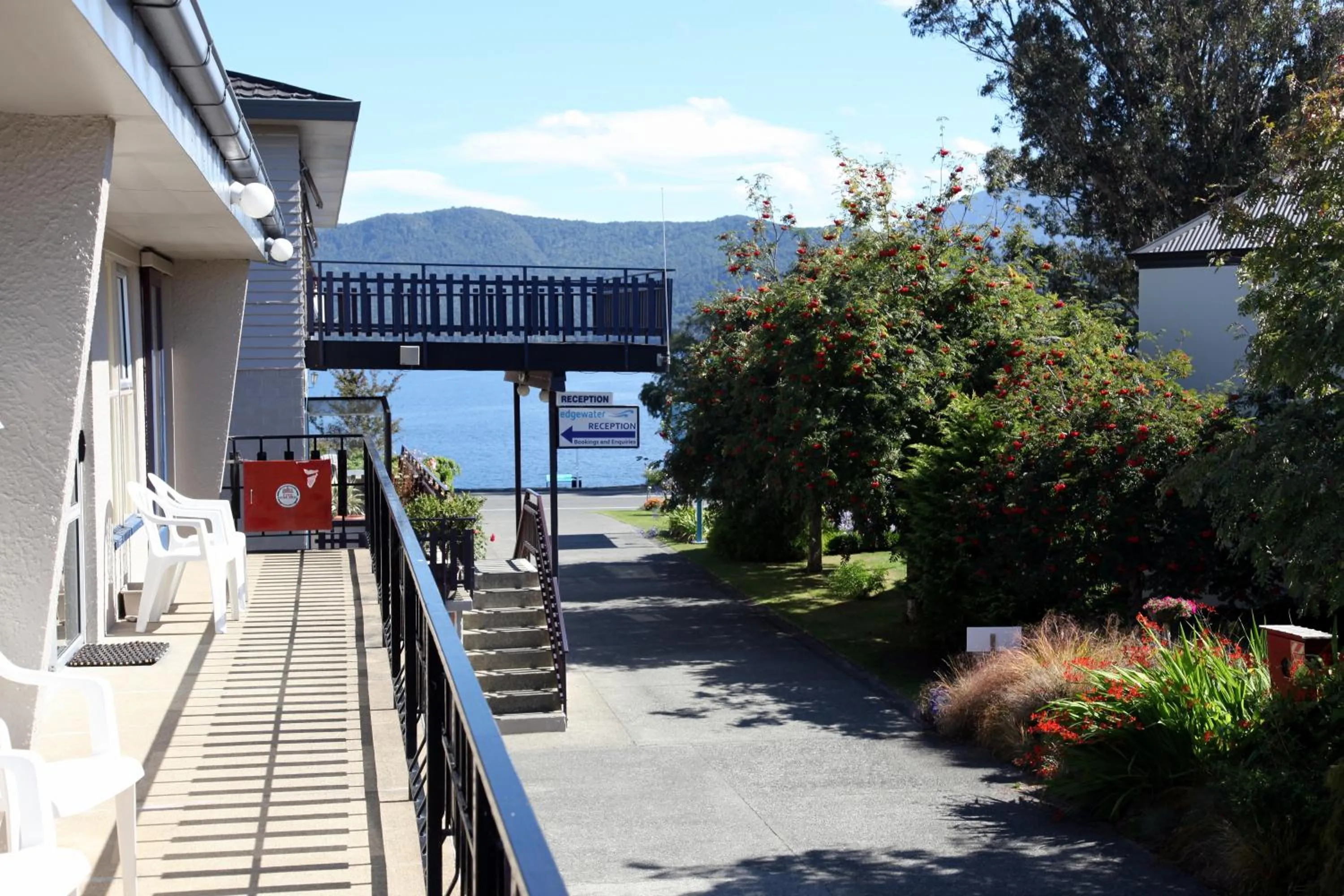 Facade/entrance in Edgewater Motel