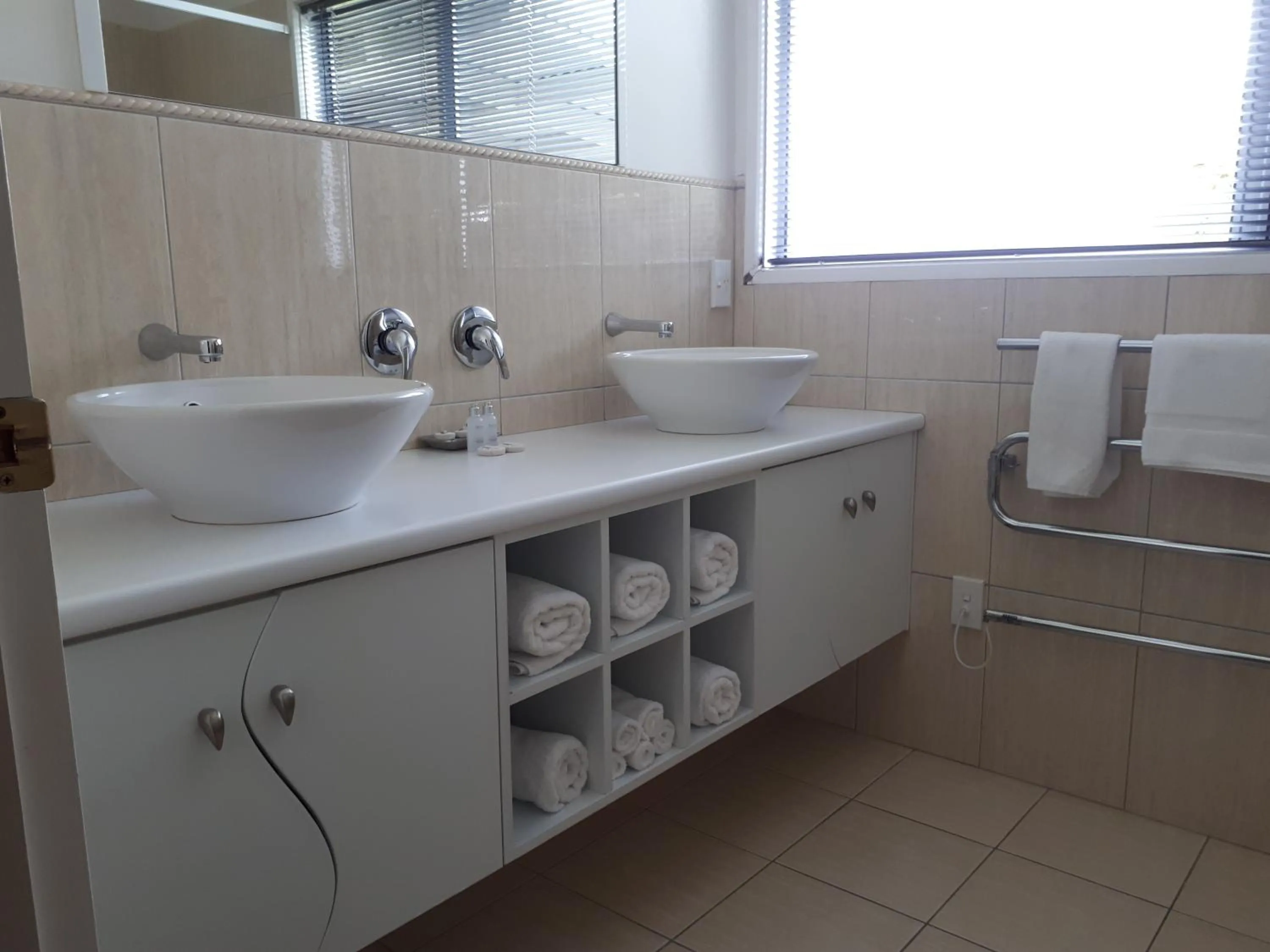 Bathroom in Edgewater Motel