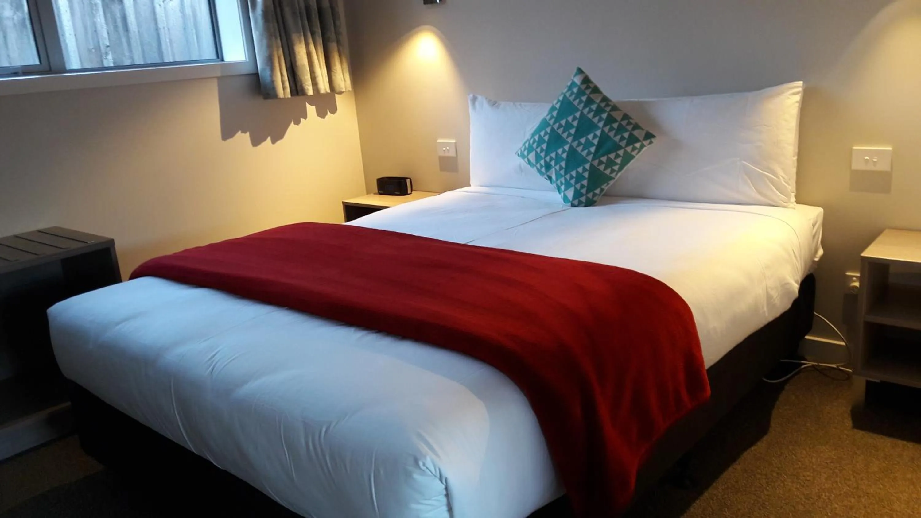 Bed in Edgewater Motel