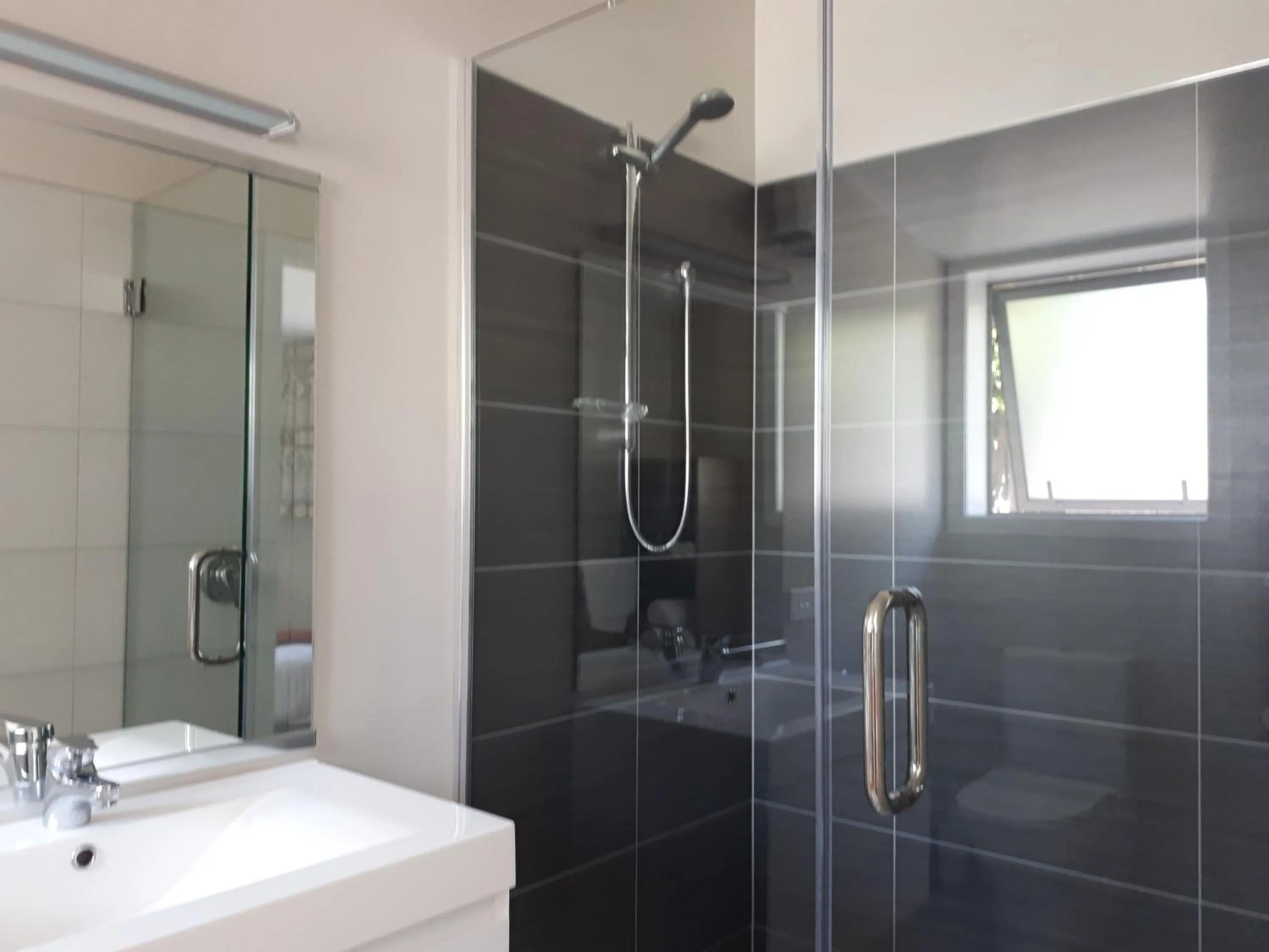 Shower in Edgewater Motel