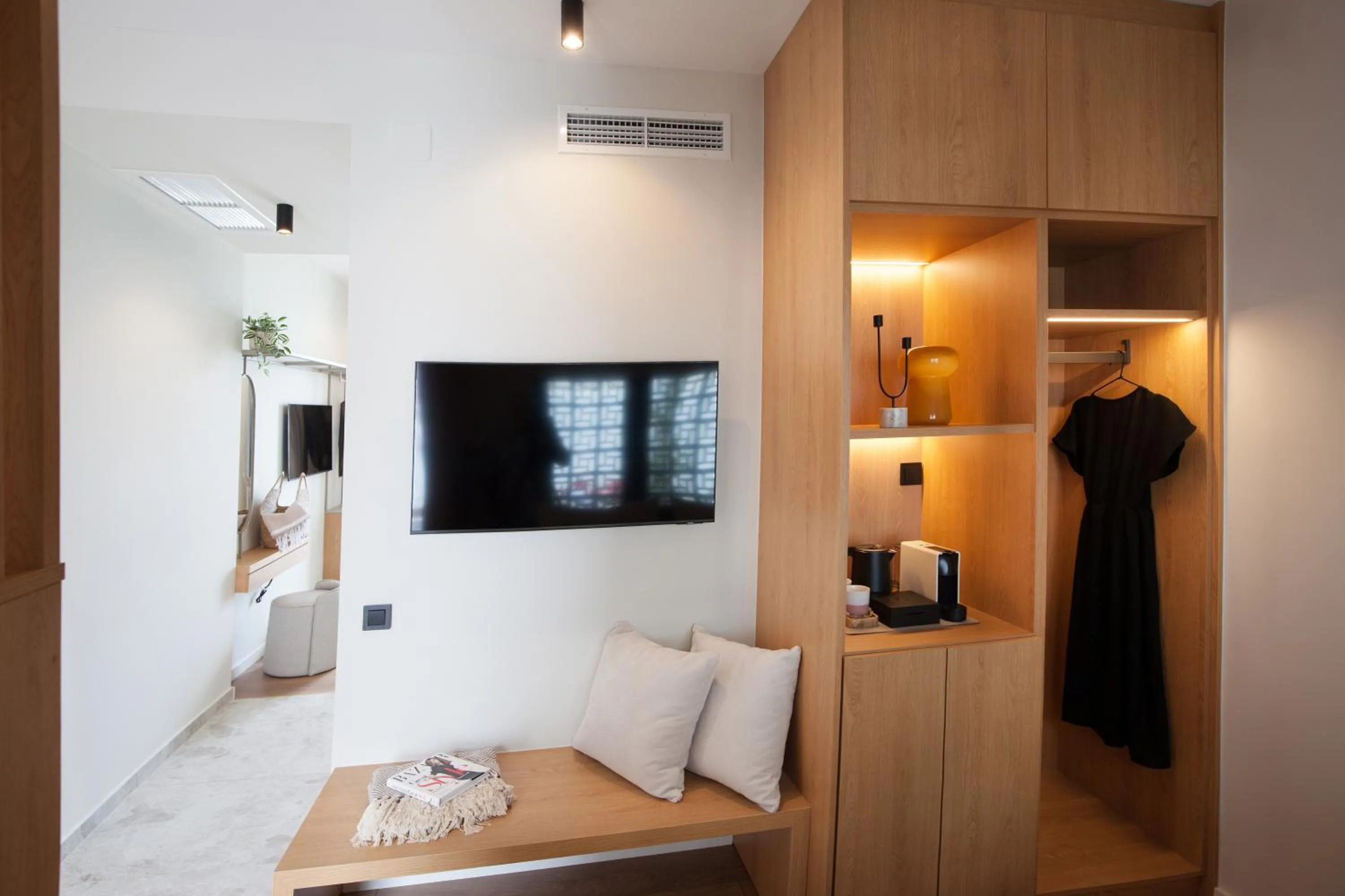 TV and multimedia, Bed in Akti Hotel Kavala