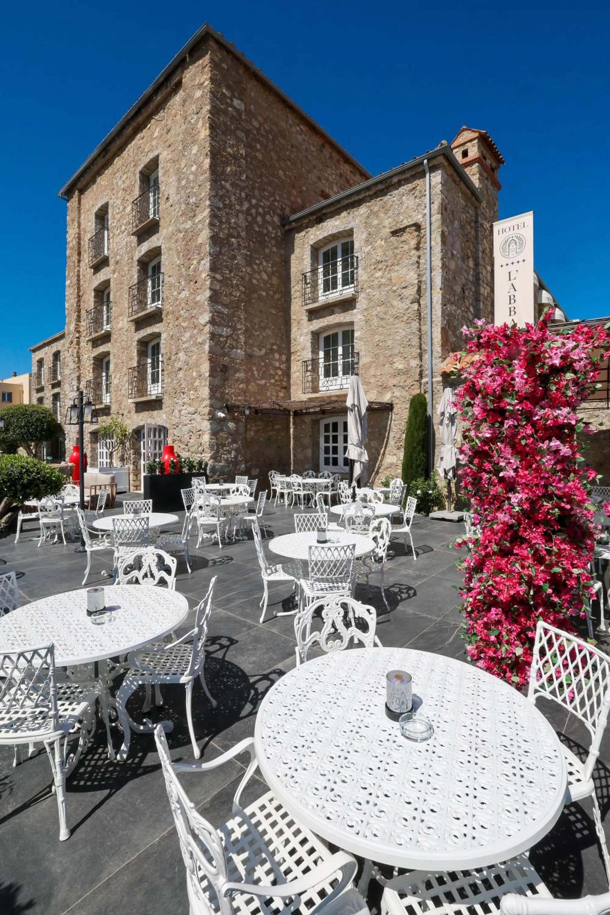 Property building in Hôtel L'Abbaye
