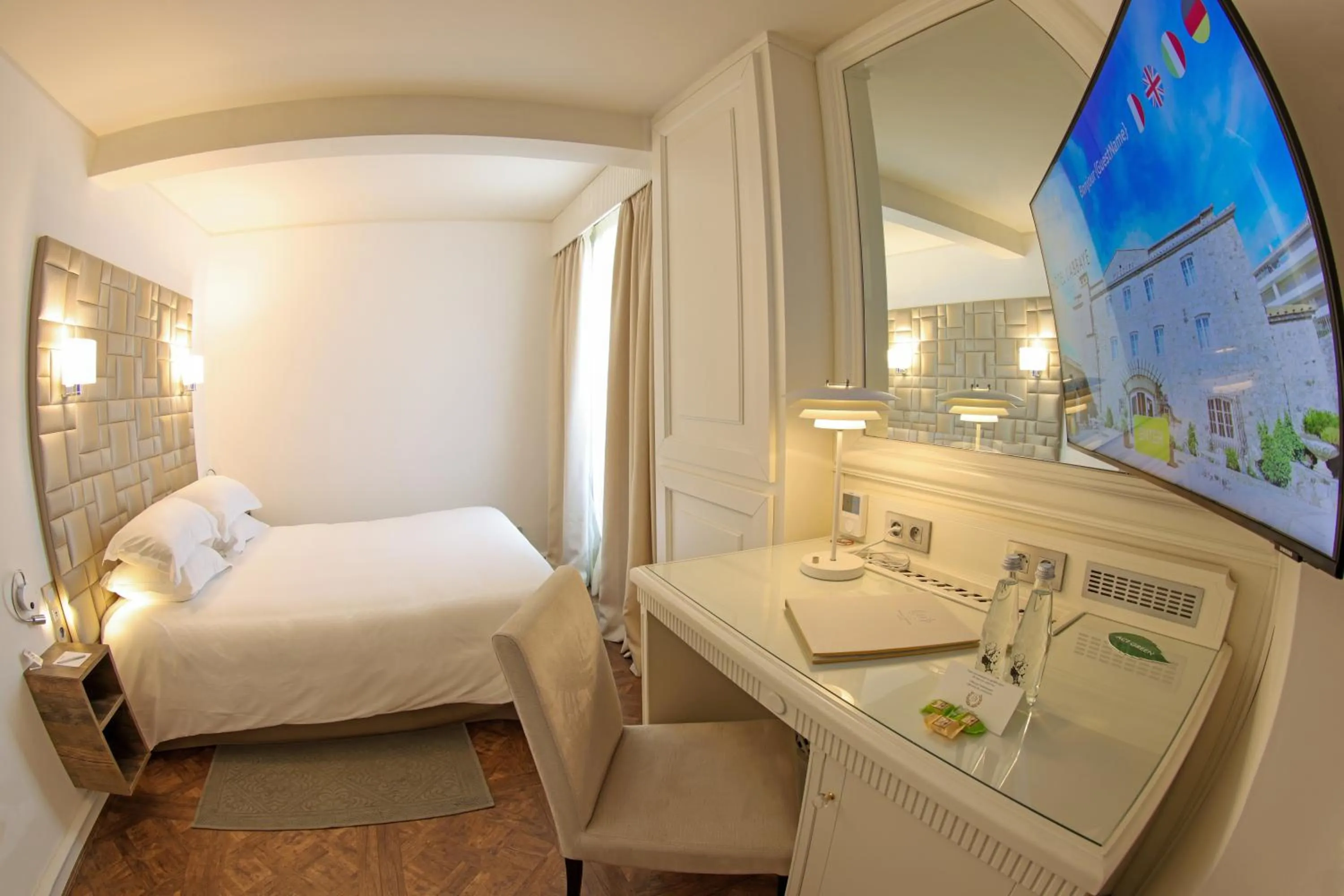 Bedroom, Bed in Hôtel L'Abbaye