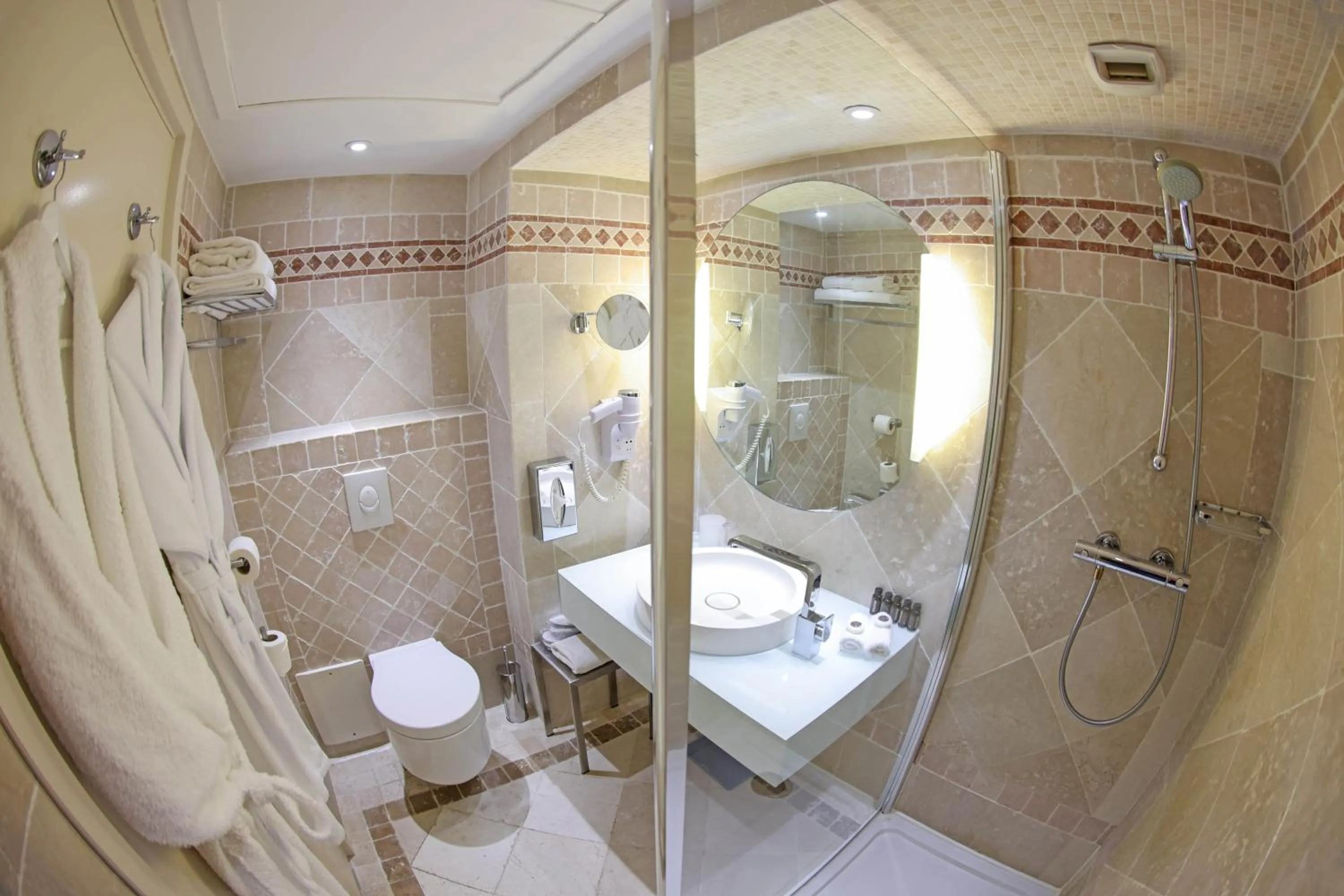 Bathroom in Hôtel L'Abbaye