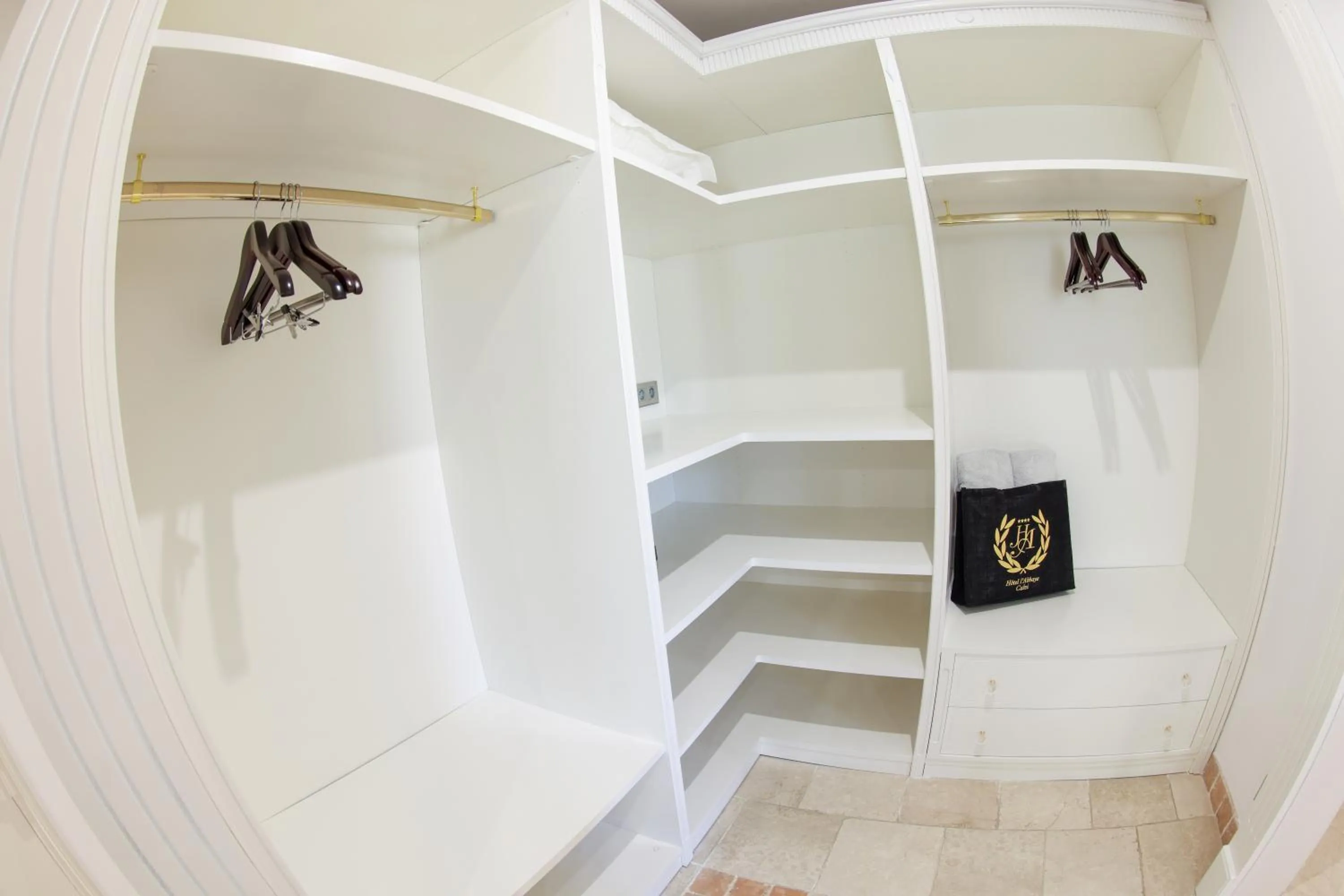 Bedroom in Hôtel L'Abbaye