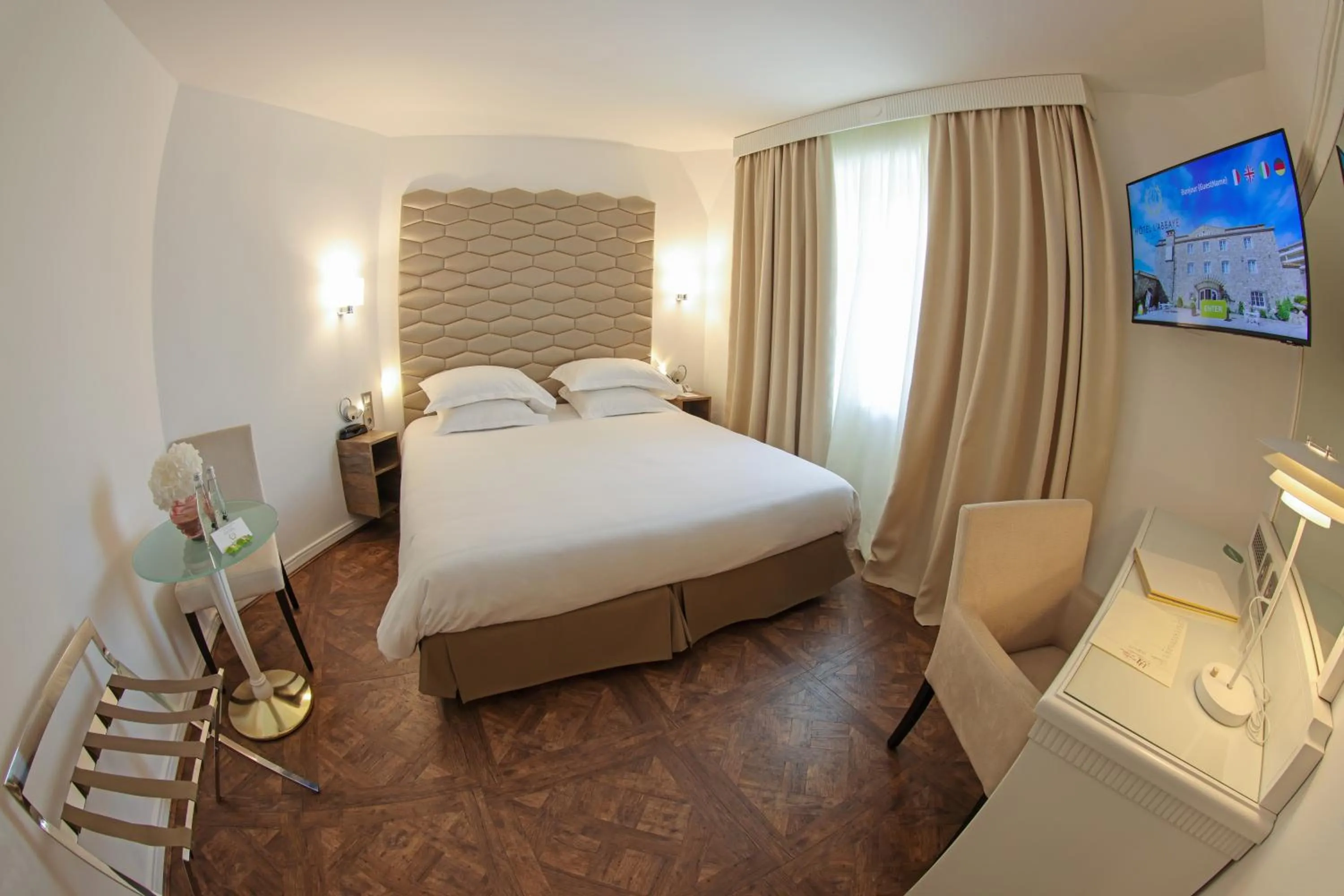 Bedroom, Bed in Hôtel L'Abbaye