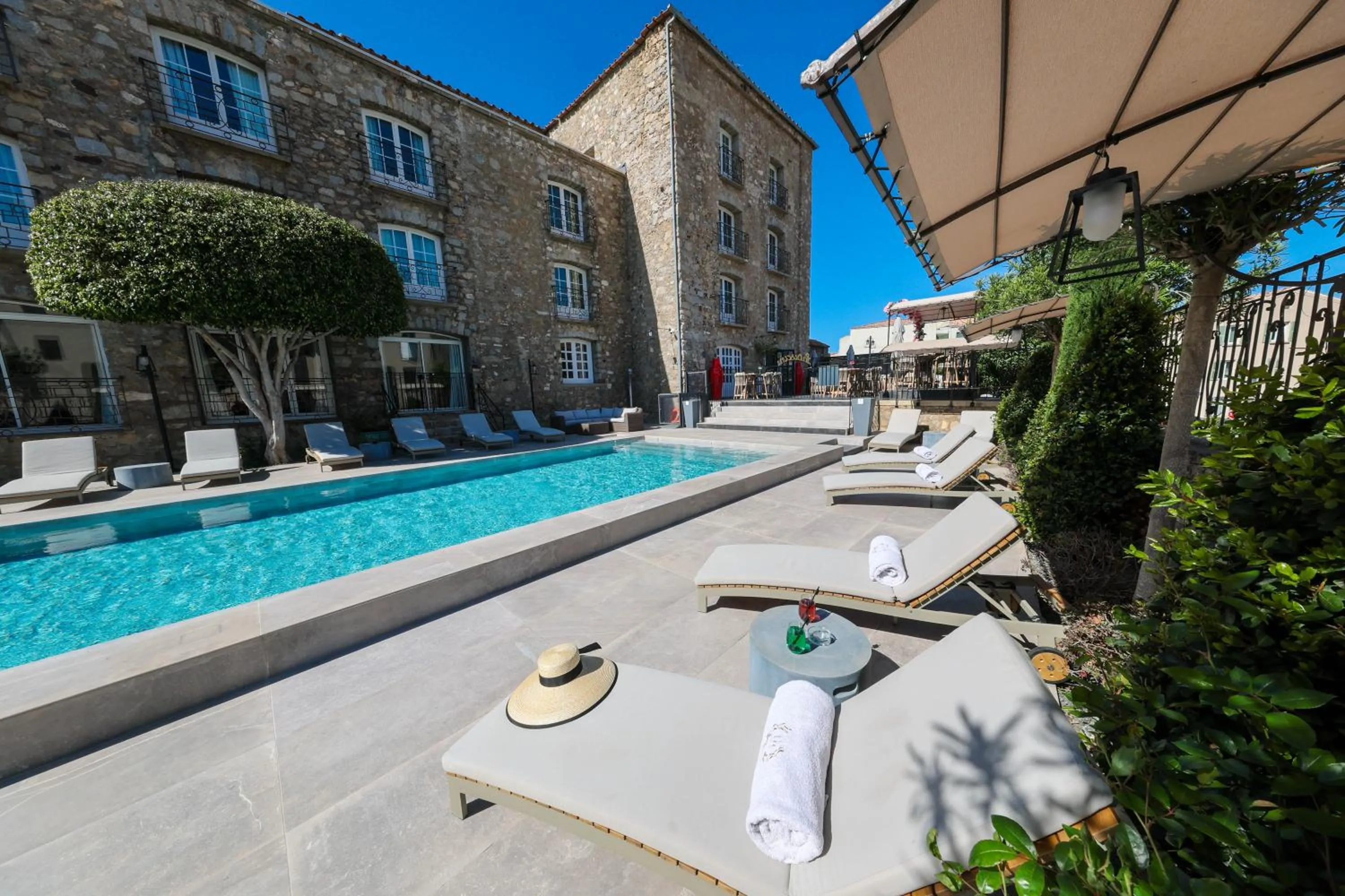 Property building in Hôtel L'Abbaye