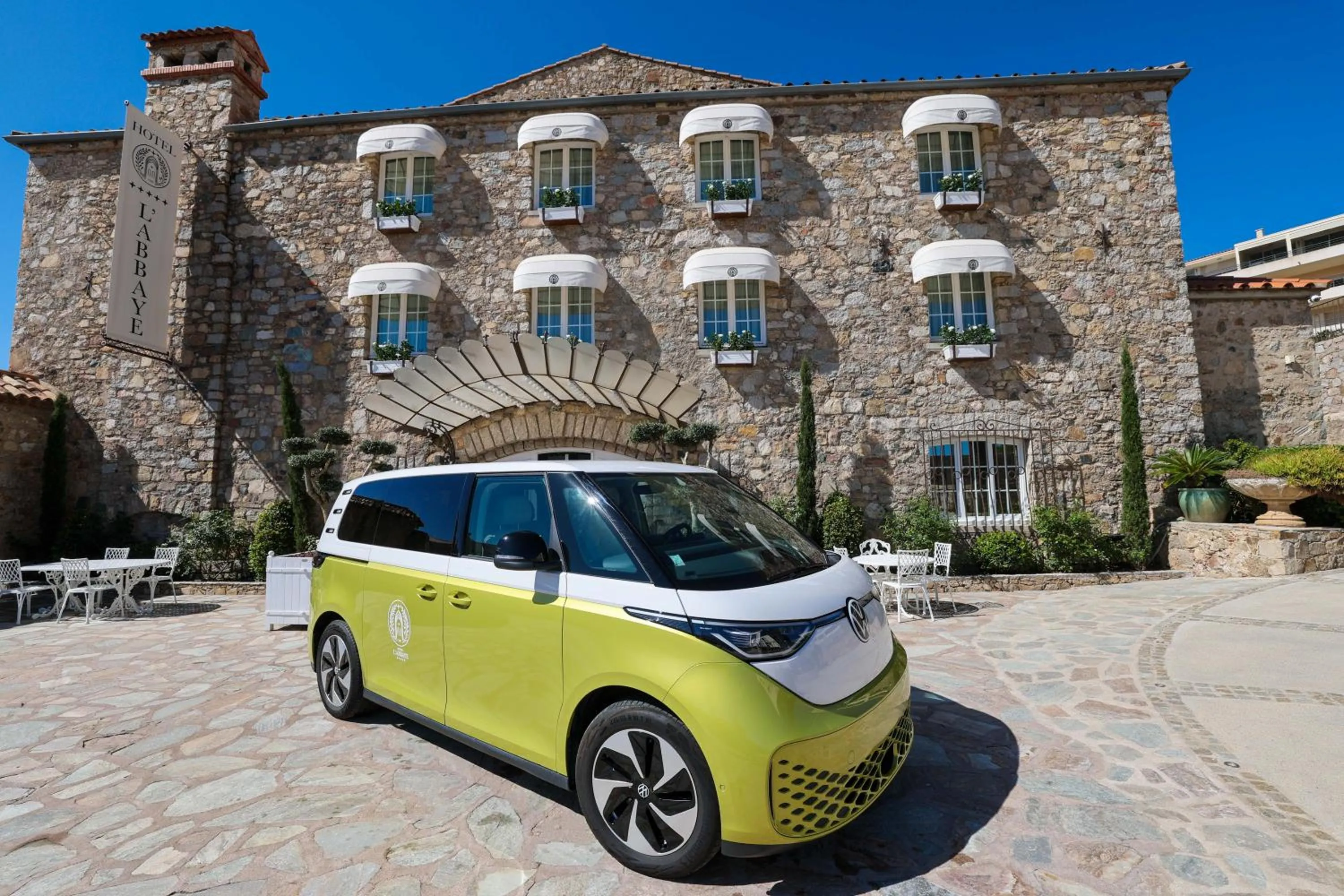 shuttle in Hôtel L'Abbaye