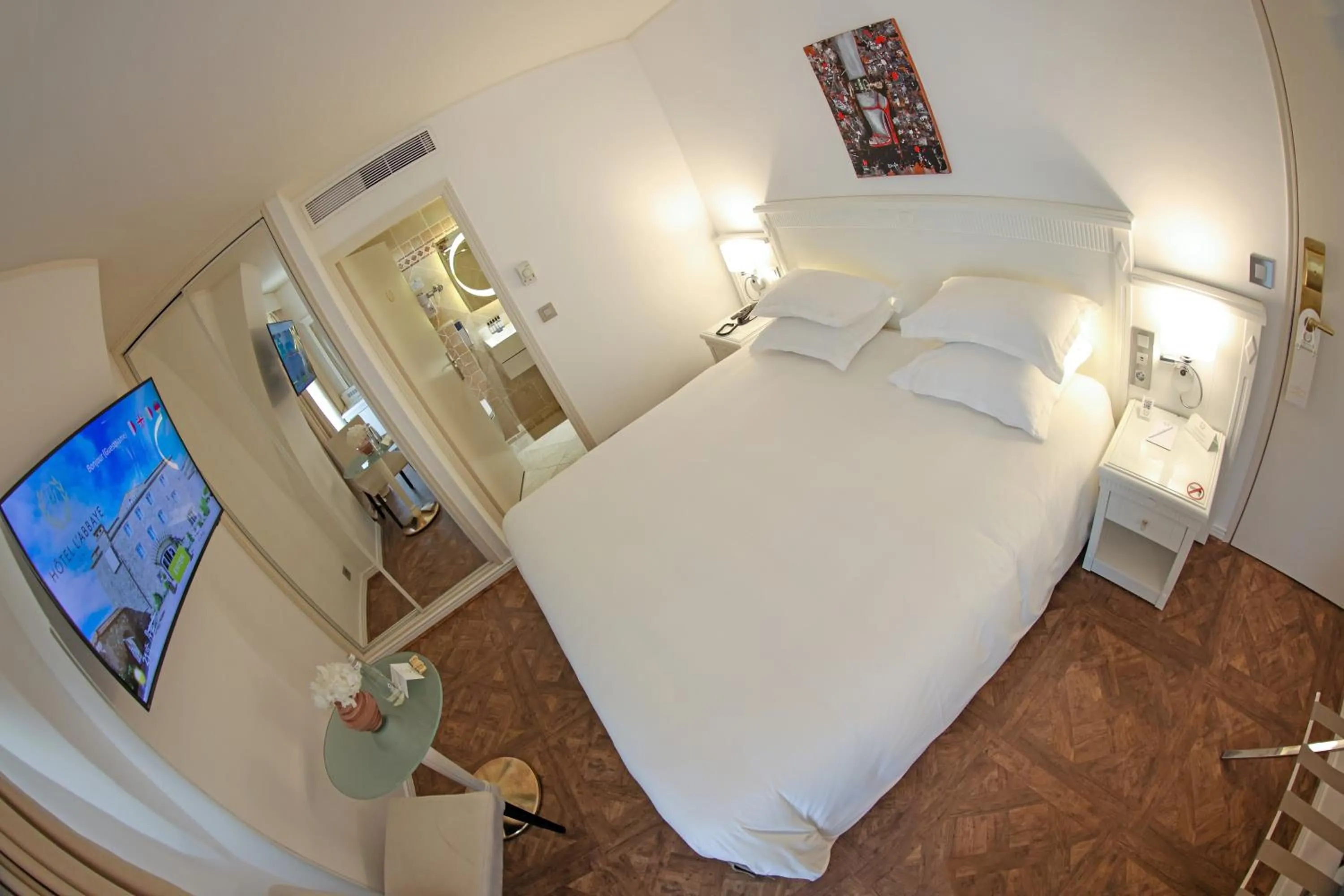 Bedroom, Bed in Hôtel L'Abbaye