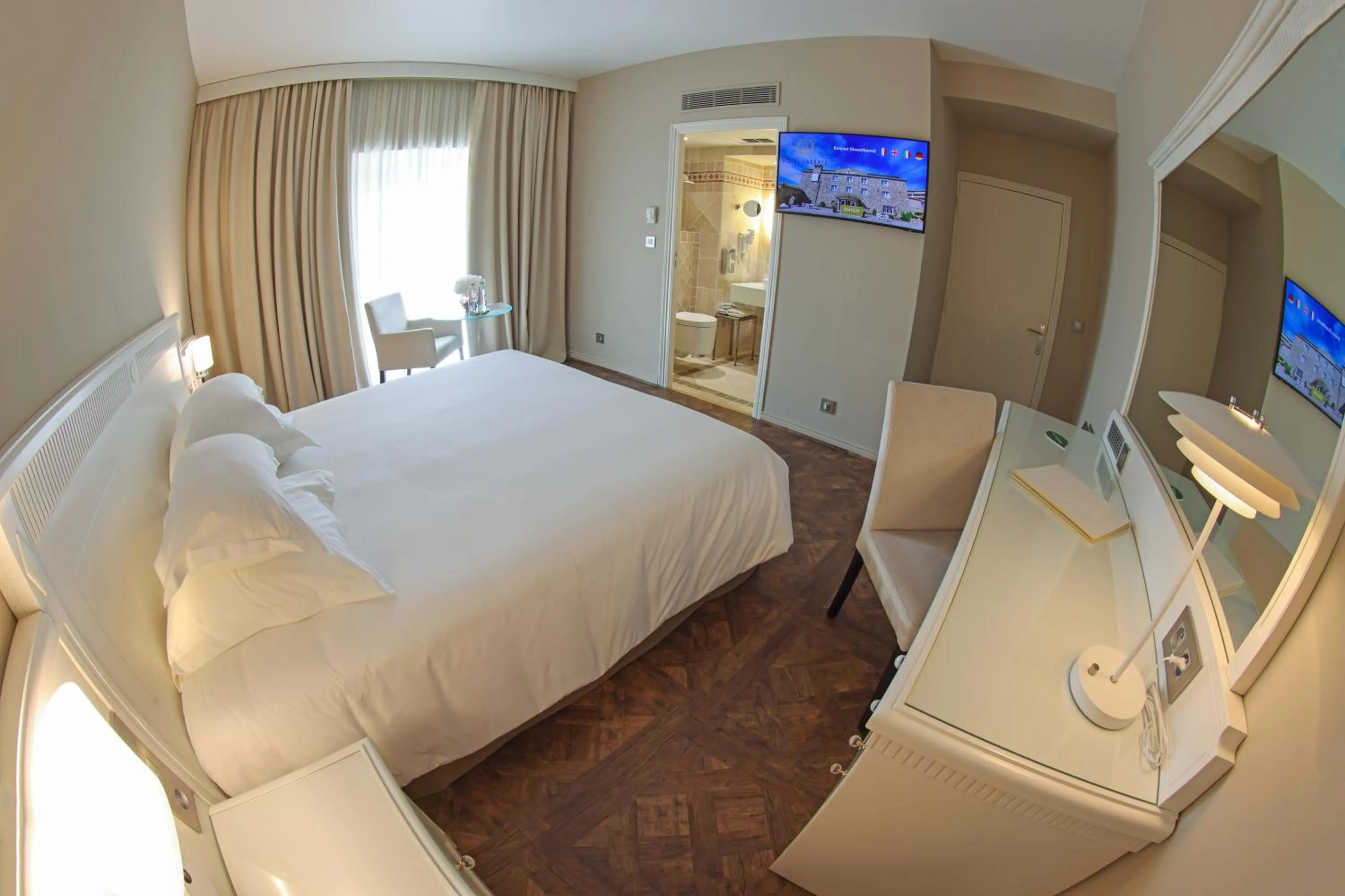 Bedroom, Bed in Hôtel L'Abbaye