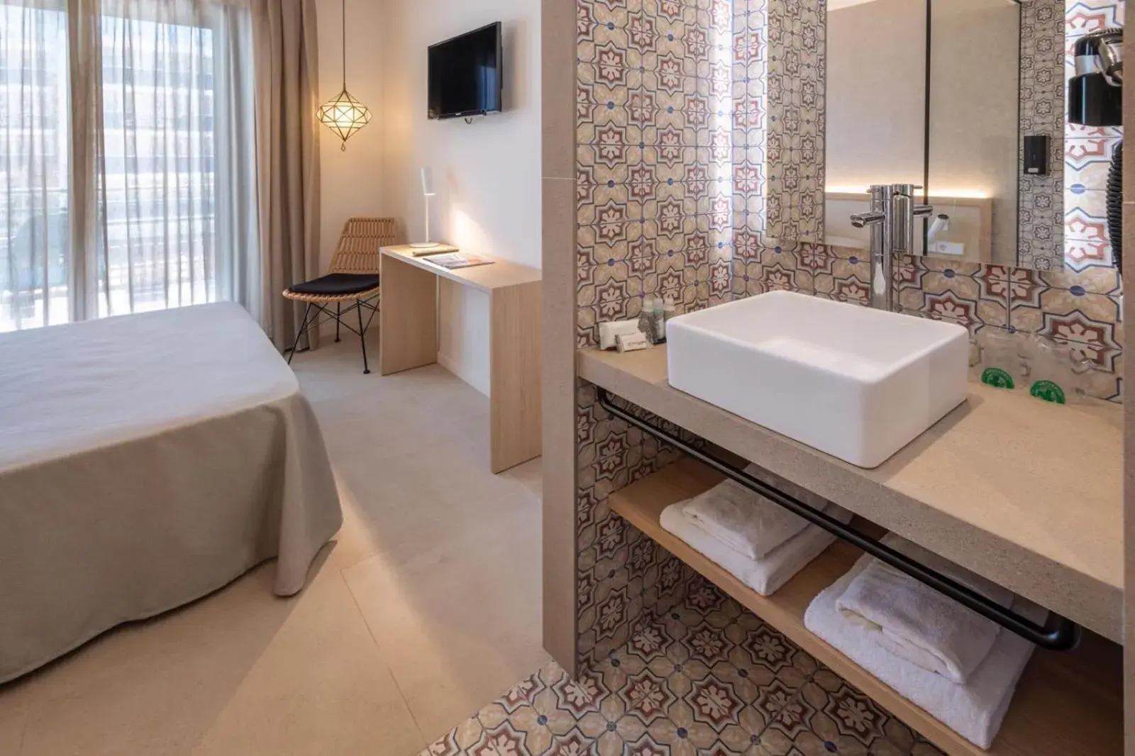 Premium Double Room in Hotel Alhambra Premium Double Room in Hotel Alhambra