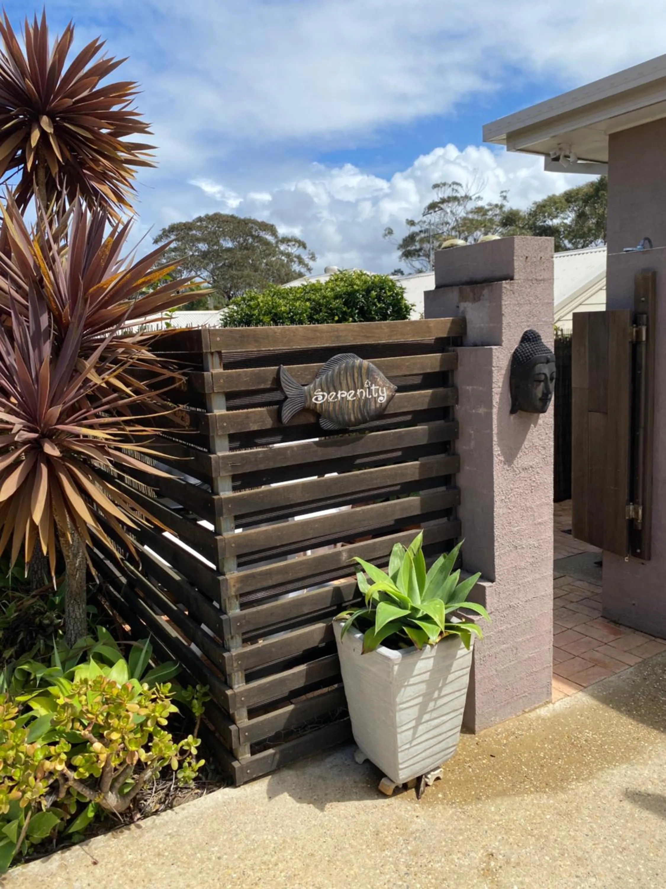 Facade/entrance in Serenity Lodge for Couples