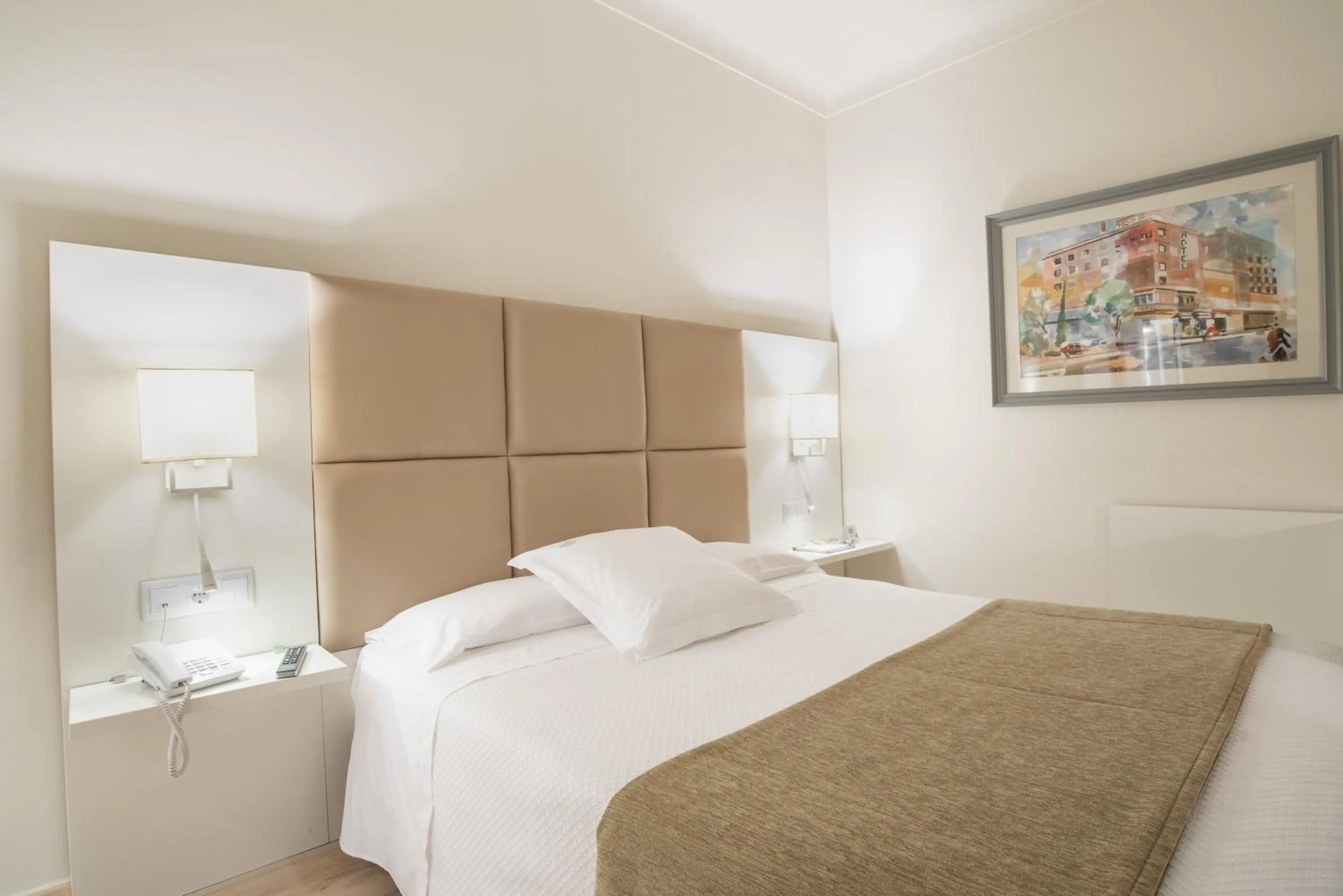 Photo of the whole room, Bed in Hotel Pirineos Figueres by Pierre & Vacances