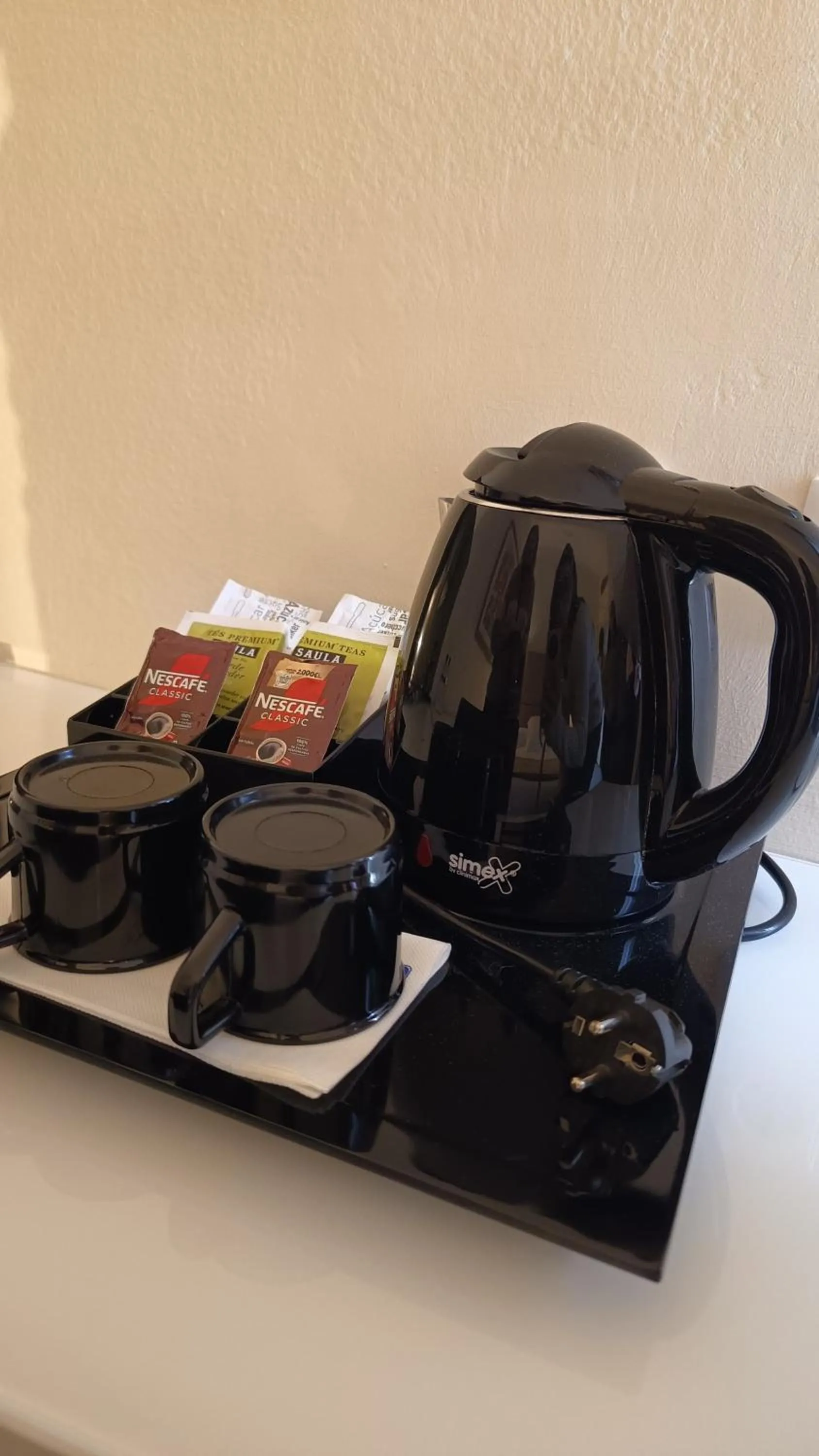 Coffee/tea facilities in Hotel Pirineos Figueres by Pierre & Vacances