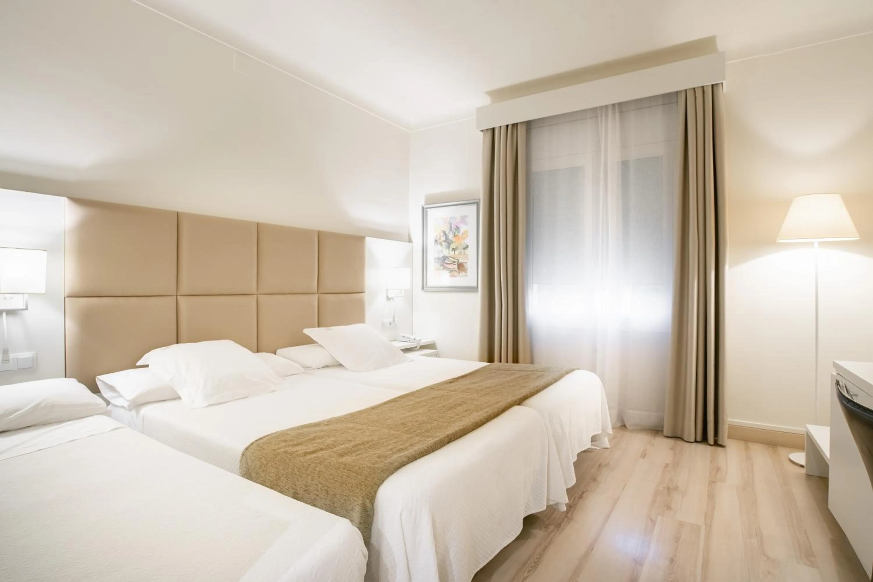 Photo of the whole room, Bed in Hotel Pirineos Figueres by Pierre & Vacances