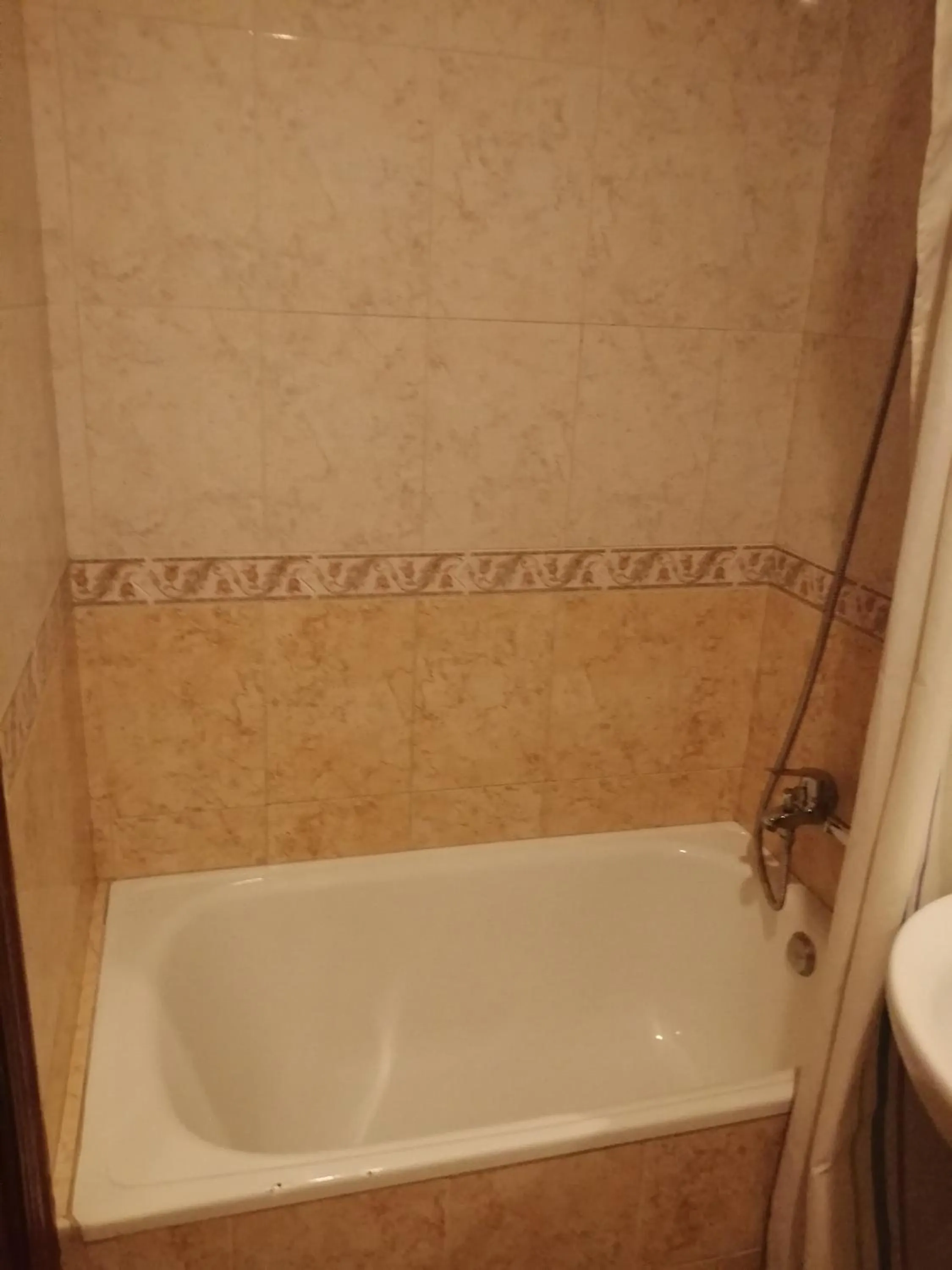 Bath in Hostal Jaime I