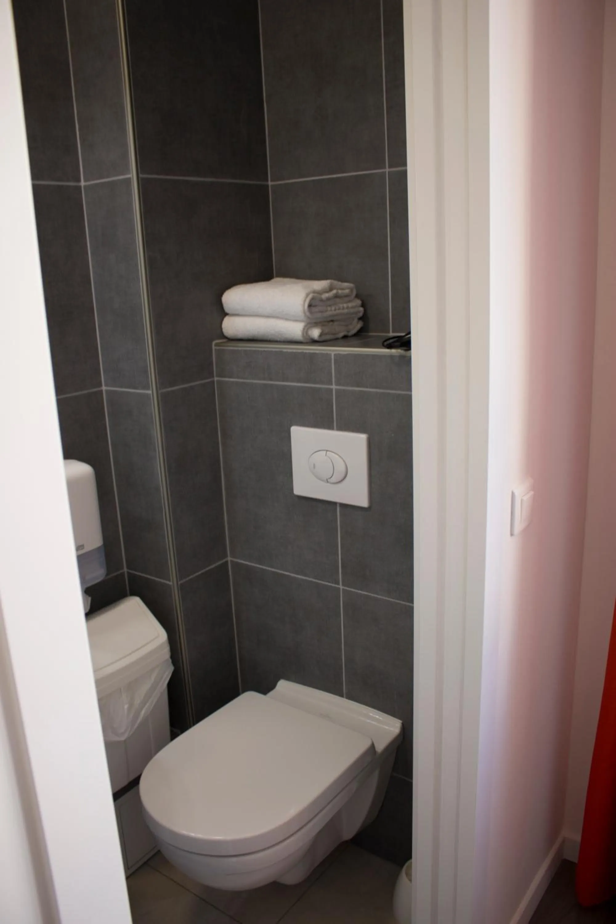 Toilet in Hotel Le Reynita