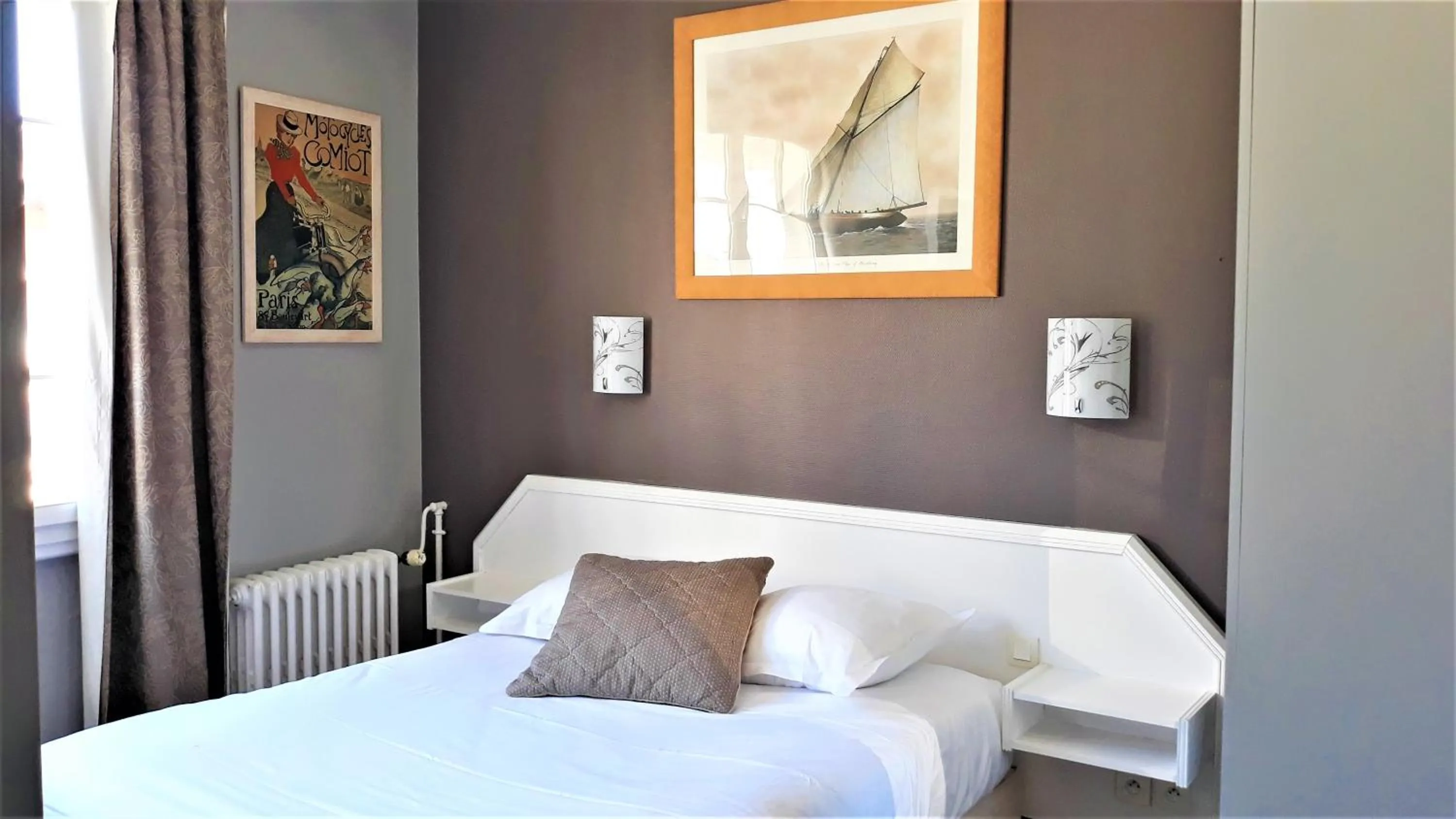 Photo of the whole room in Hotel Le Reynita