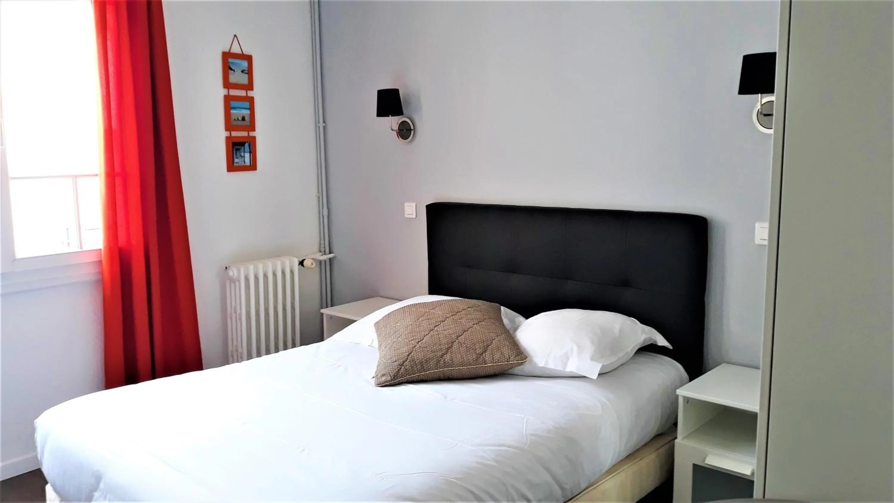 Photo of the whole room in Hotel Le Reynita