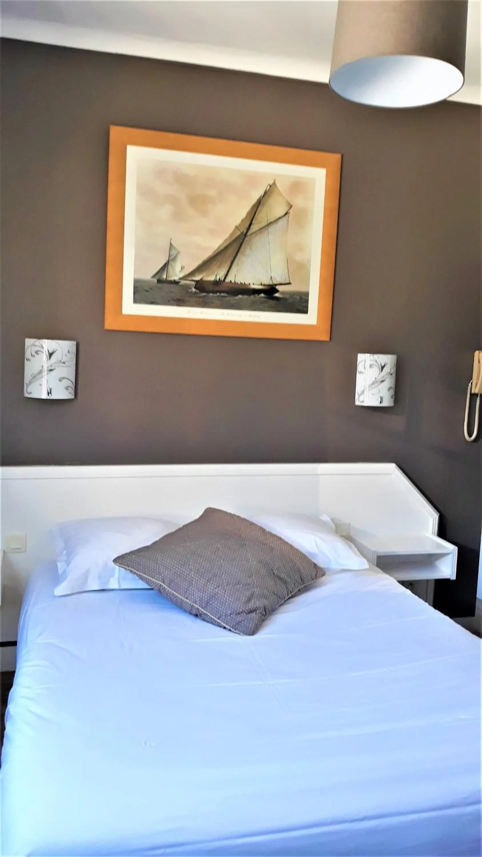 Bed in Hotel Le Reynita