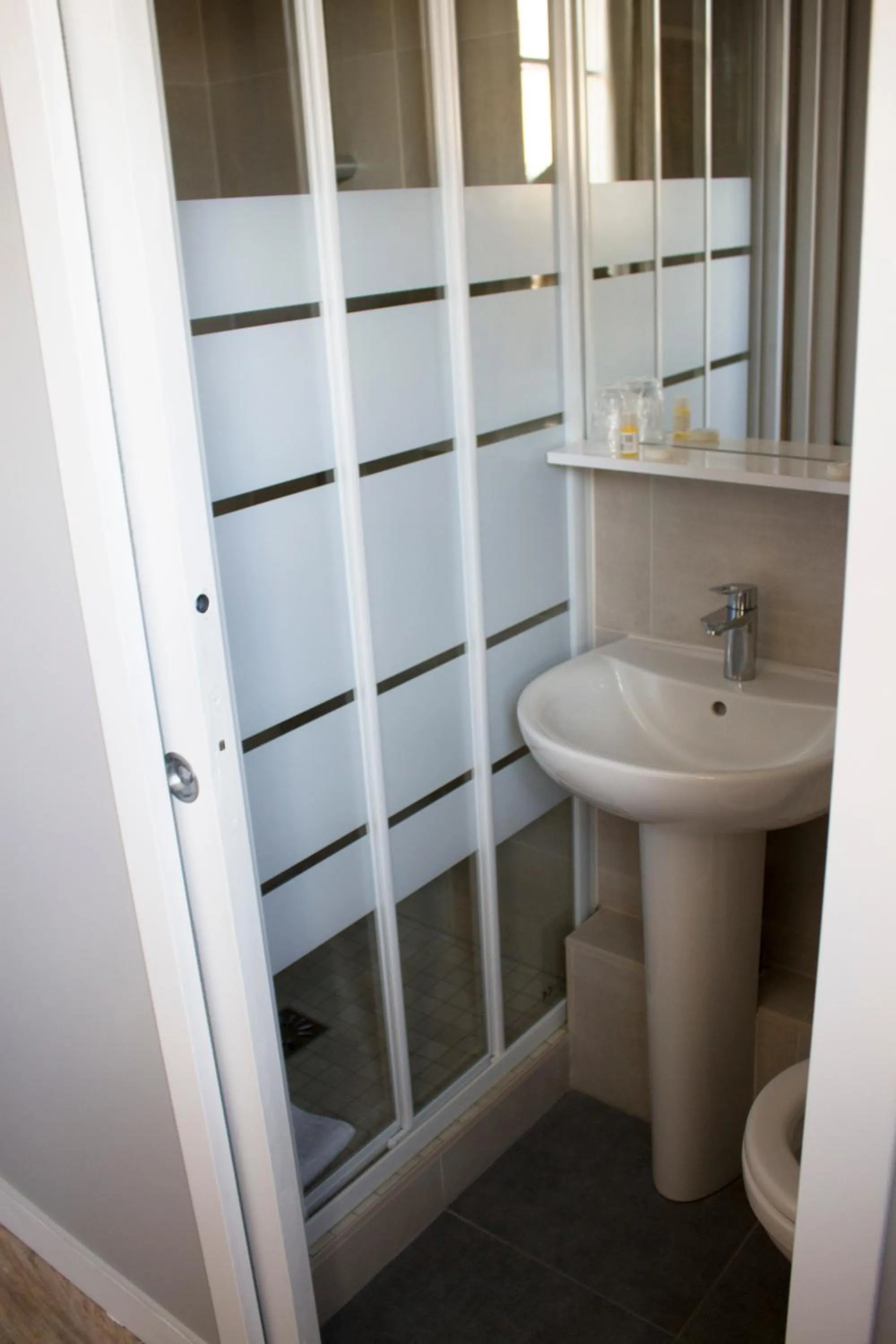 Shower in Hotel Le Reynita